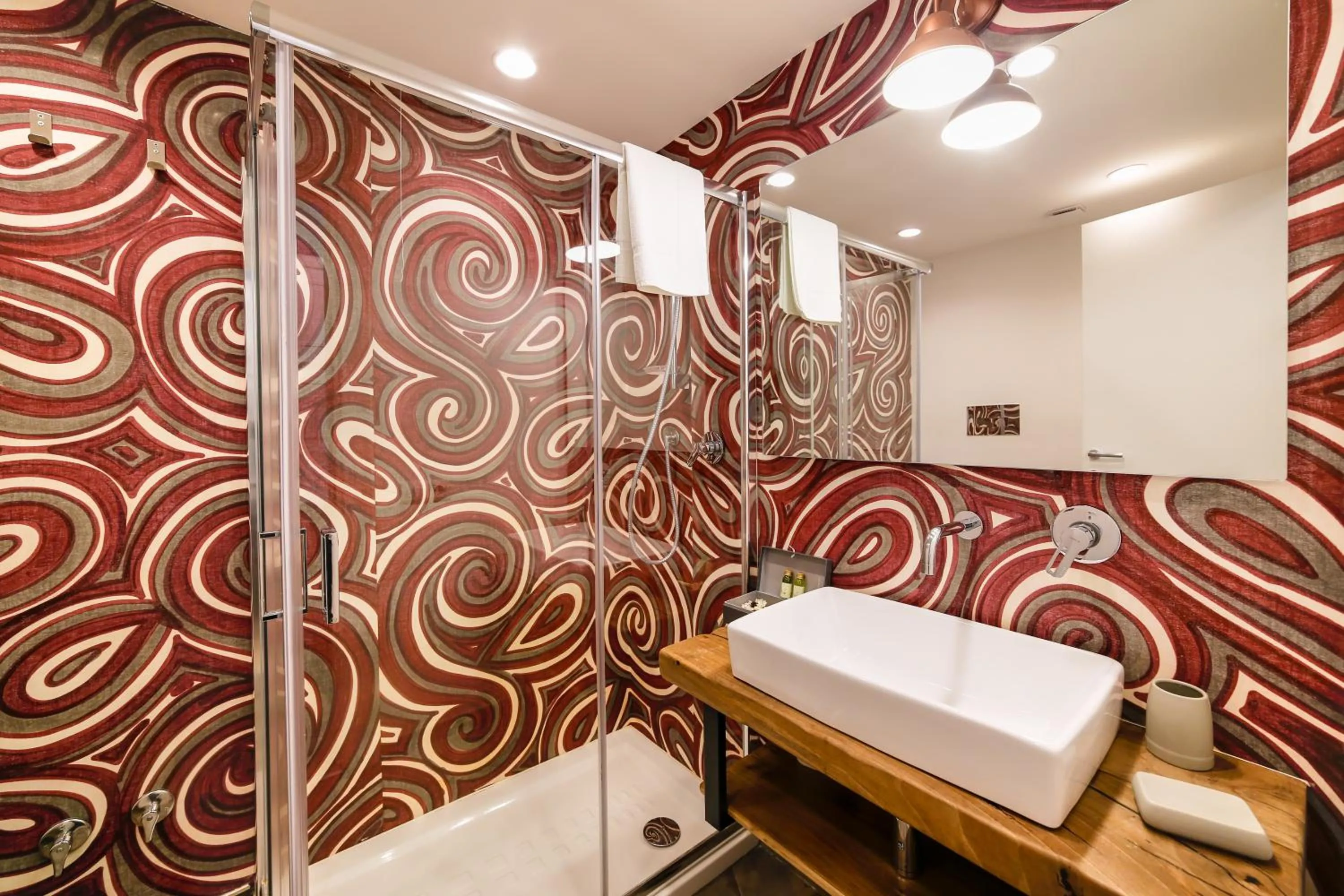 Shower in The Dante House by House In Naples