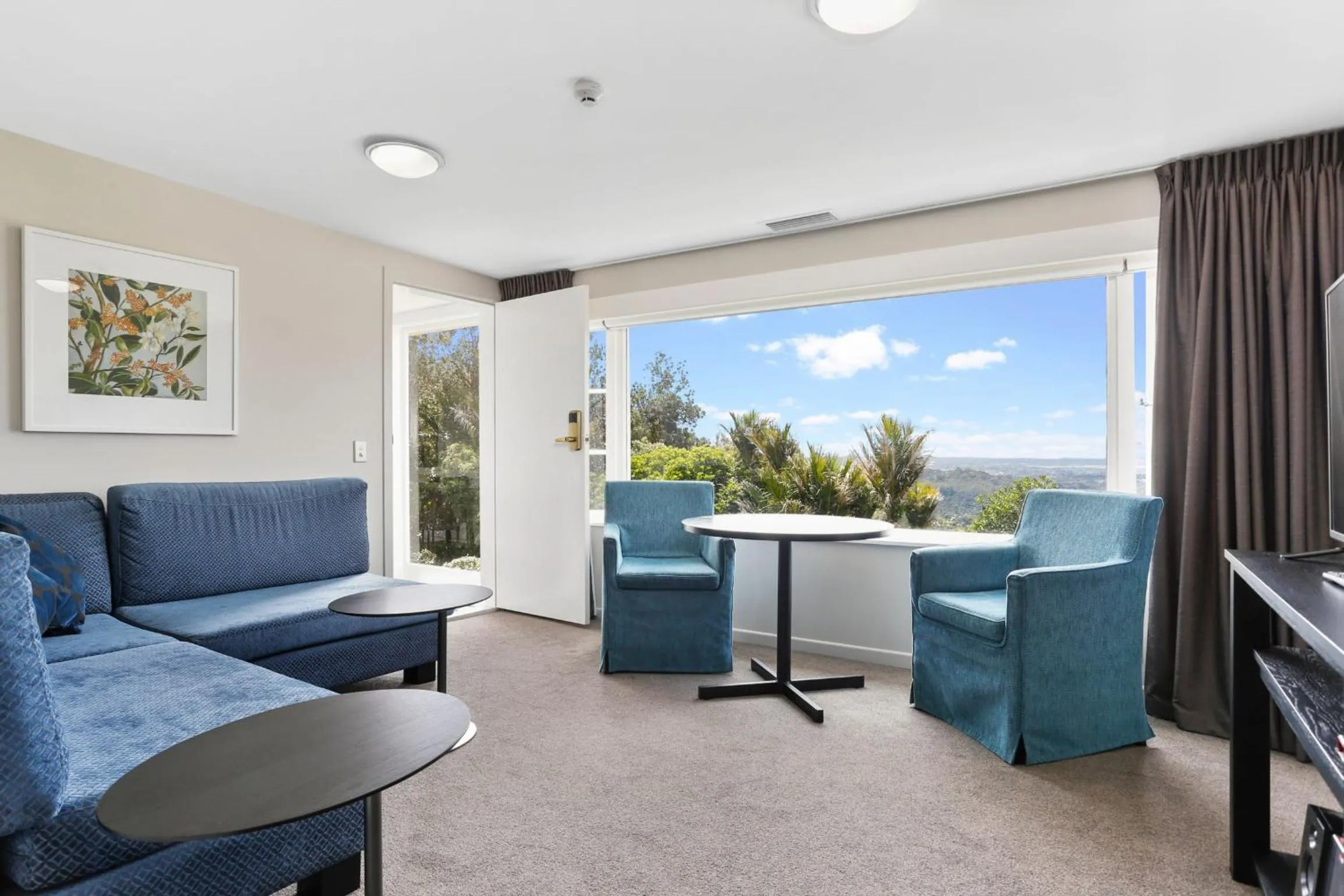 Living room in Waitakere Resort & Spa