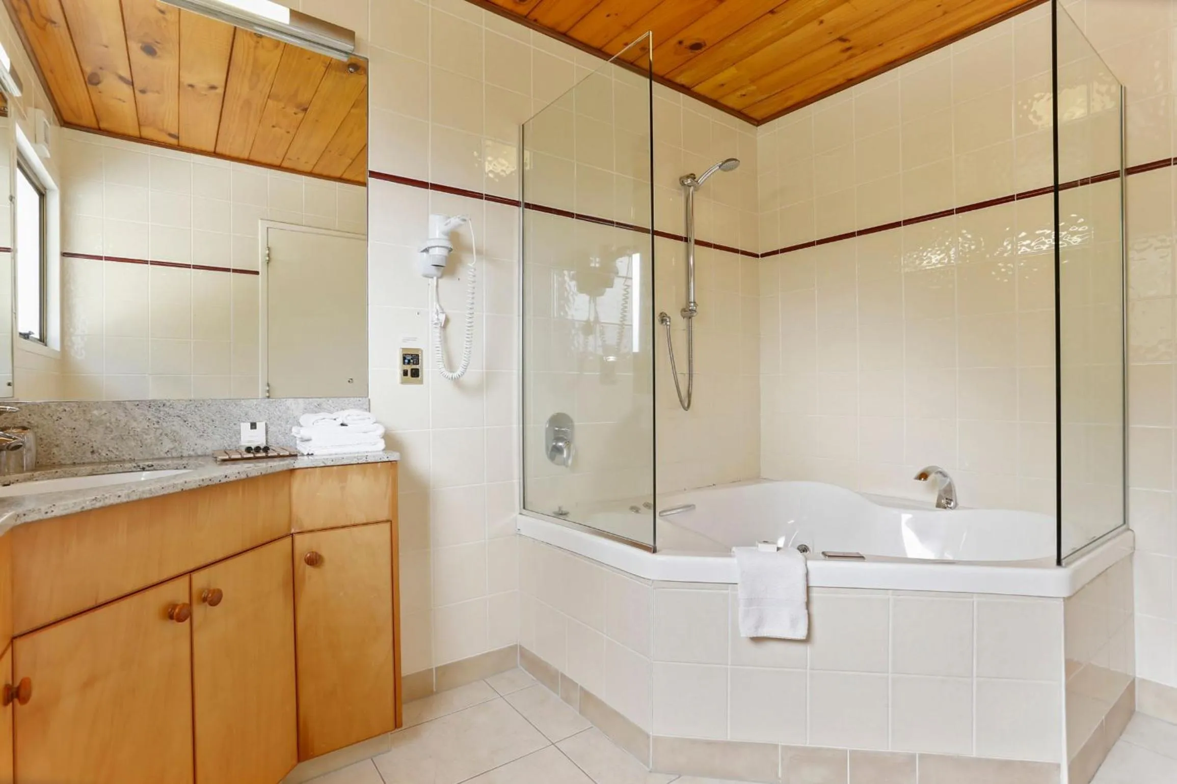 Shower in Waitakere Resort & Spa