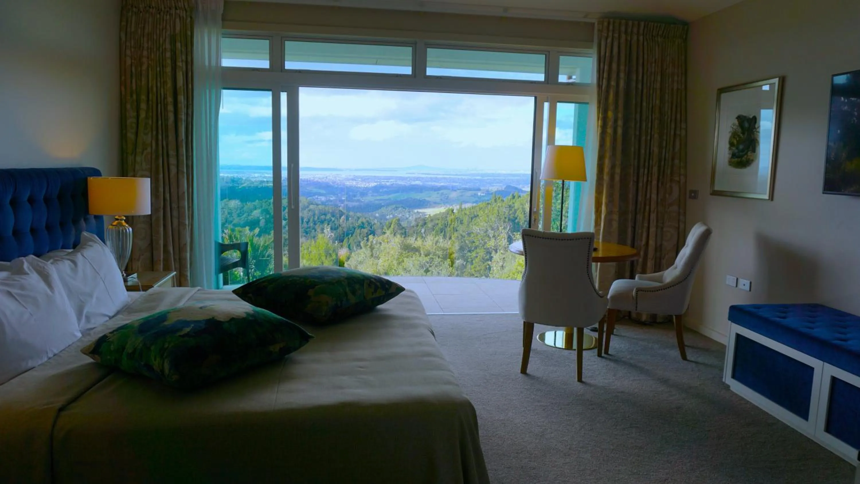 Bed in Waitakere Resort & Spa