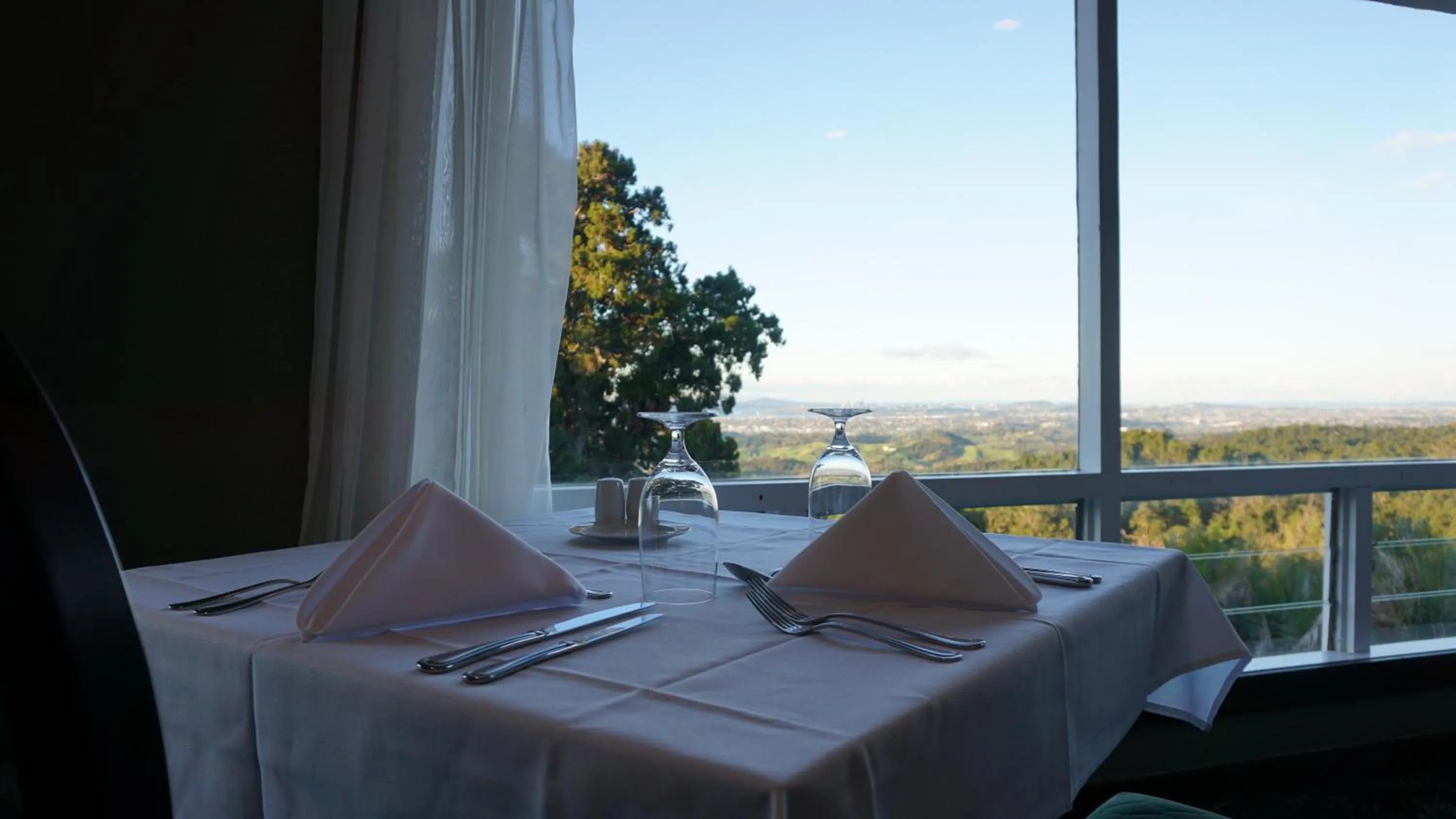 Bed in Waitakere Resort & Spa