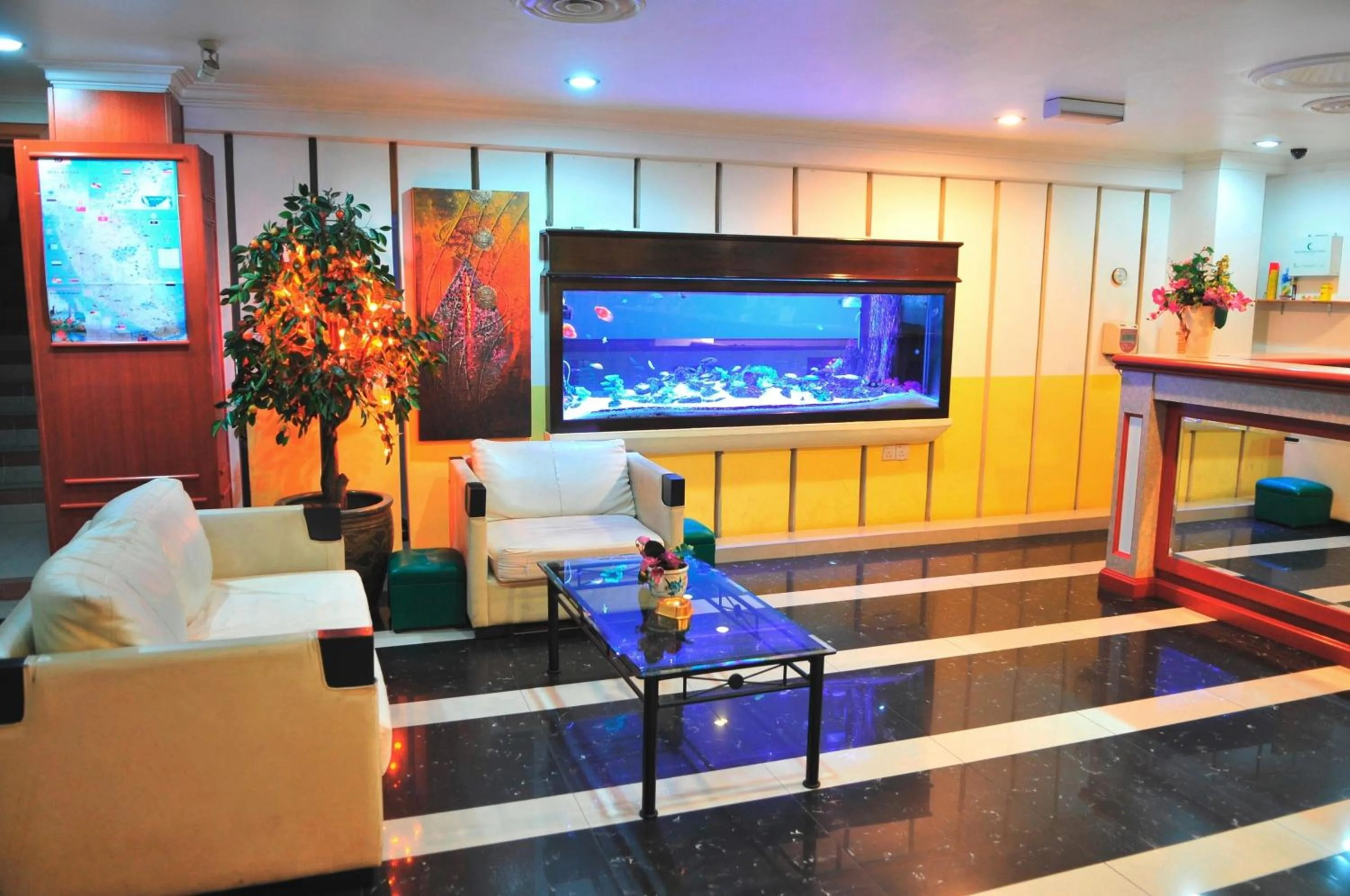 Communal lounge/ TV room in Hotel China Town 2