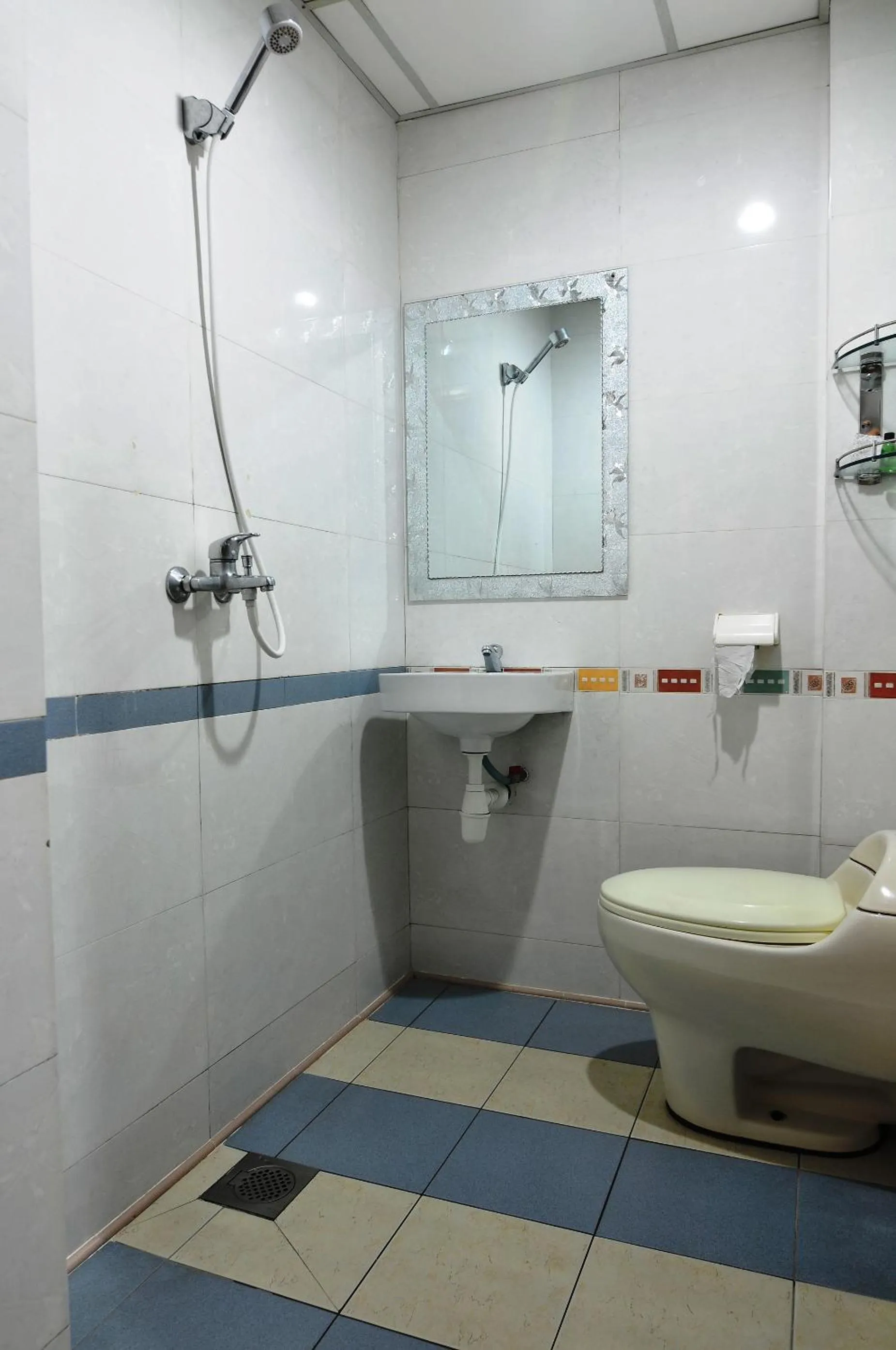 Toilet in Hotel China Town 2