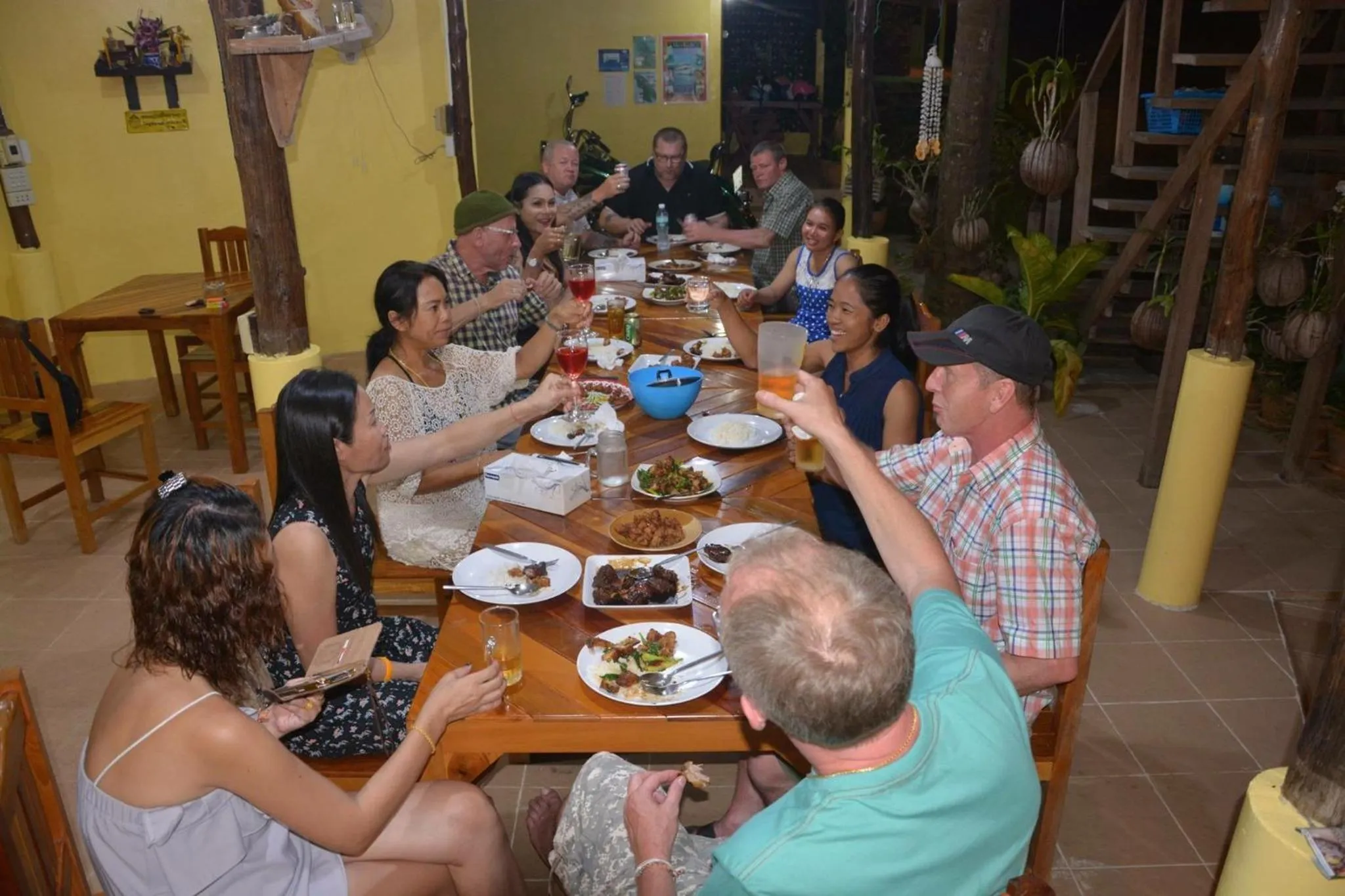 Restaurant/places to eat in TP Hut Bungalows