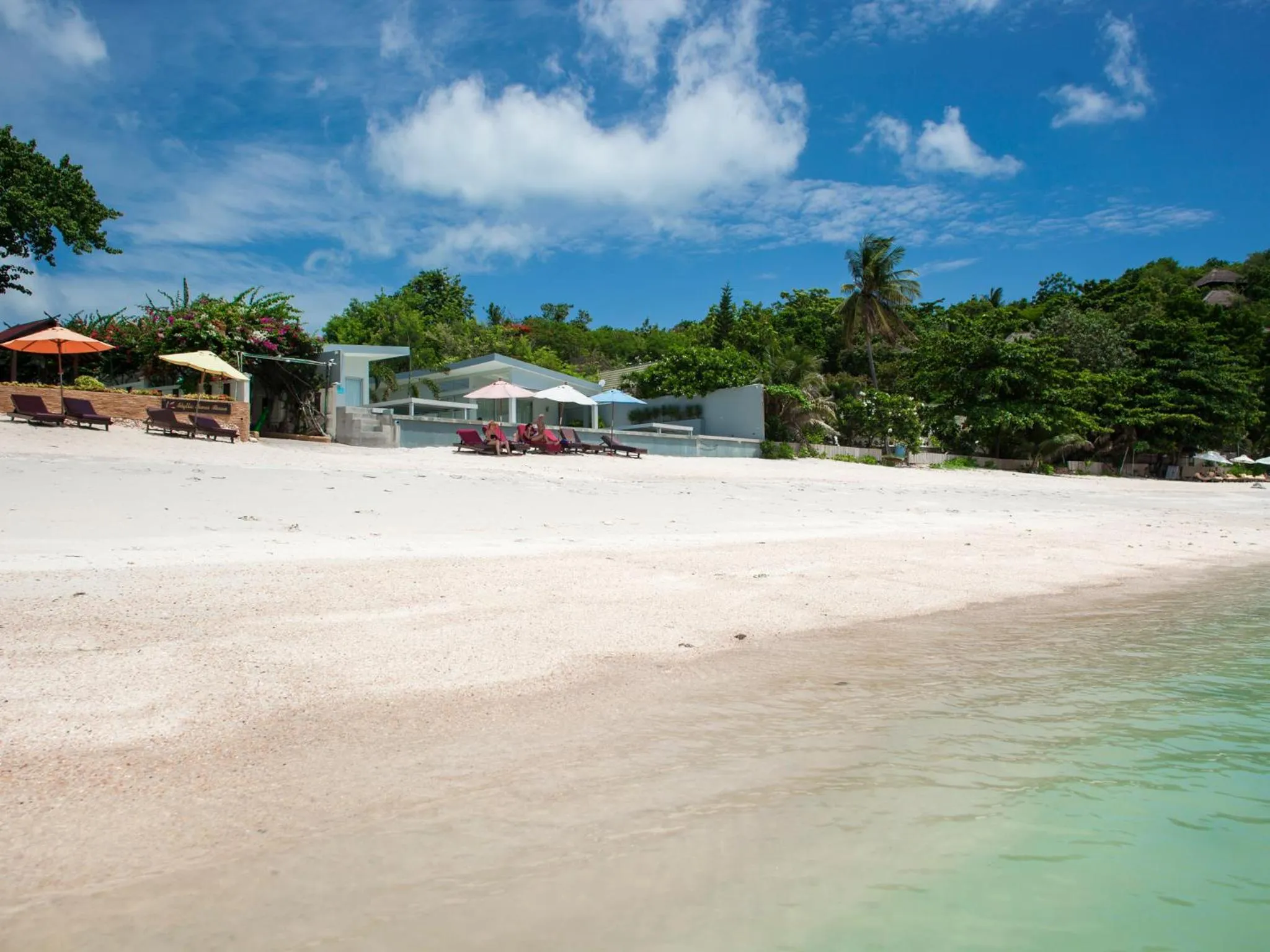 Day in Idyllic Samui Beach Villa Resort