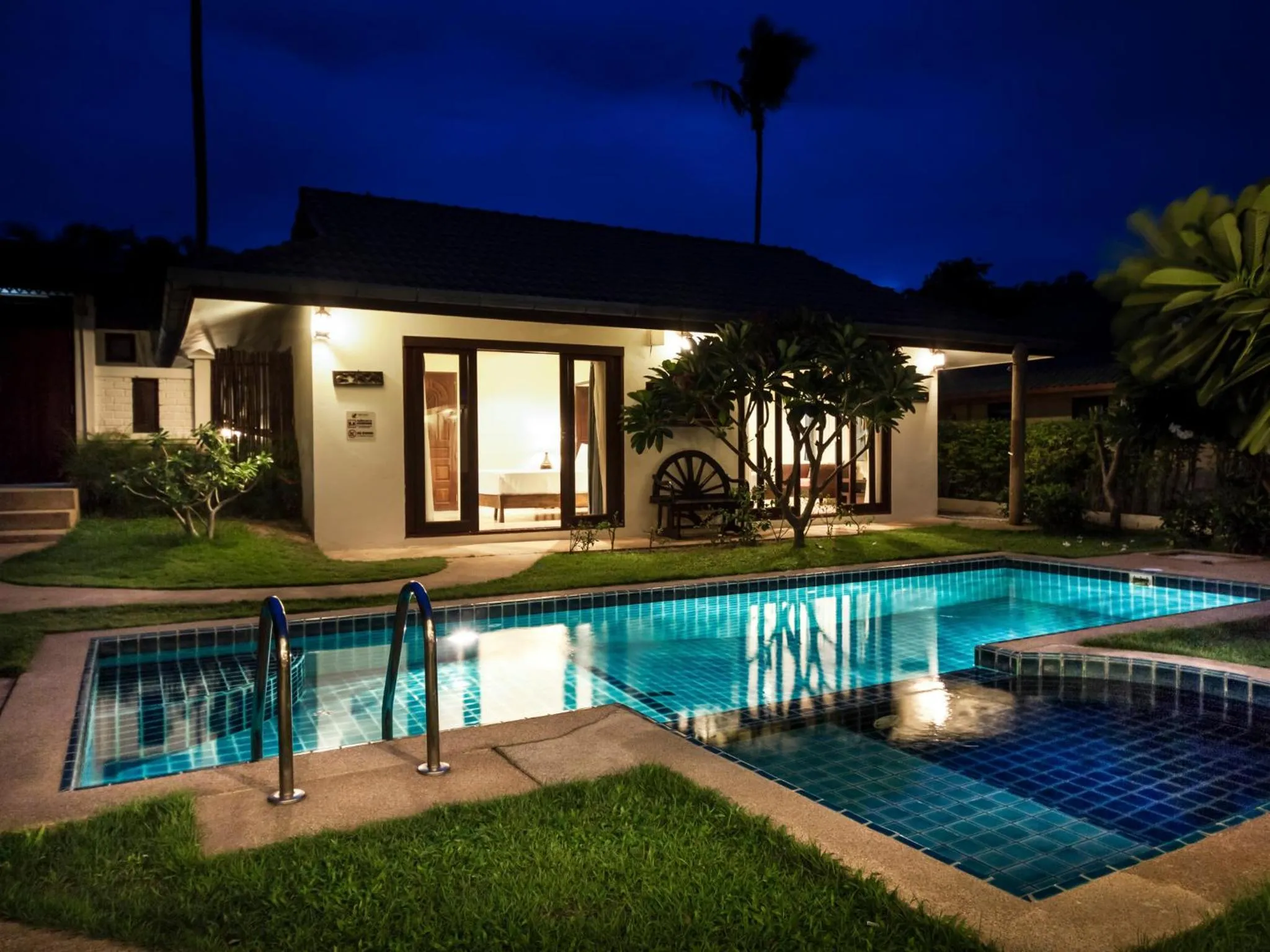 Night in Idyllic Samui Beach Villa Resort