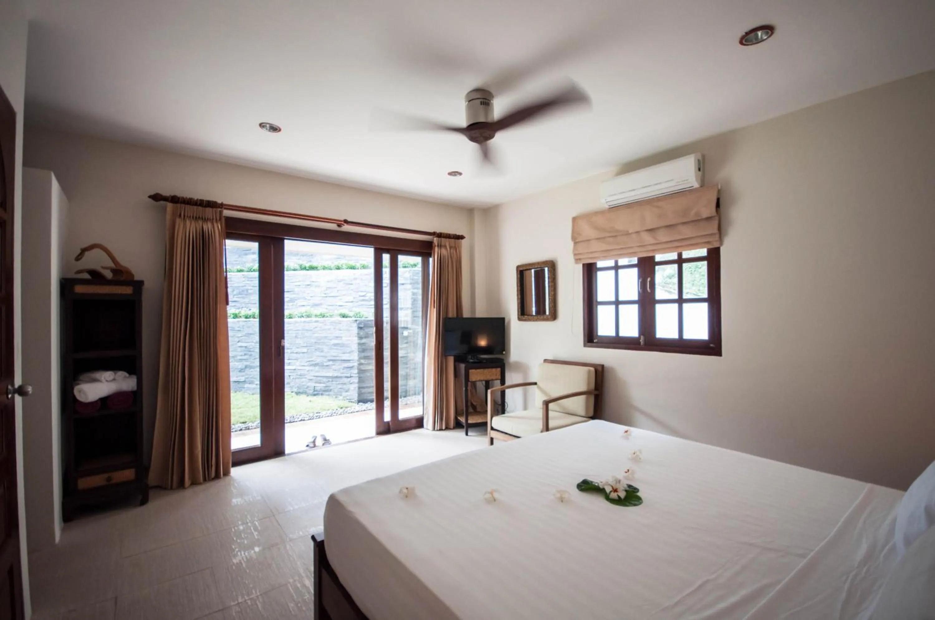 Bed in Idyllic Samui Beach Villa Resort
