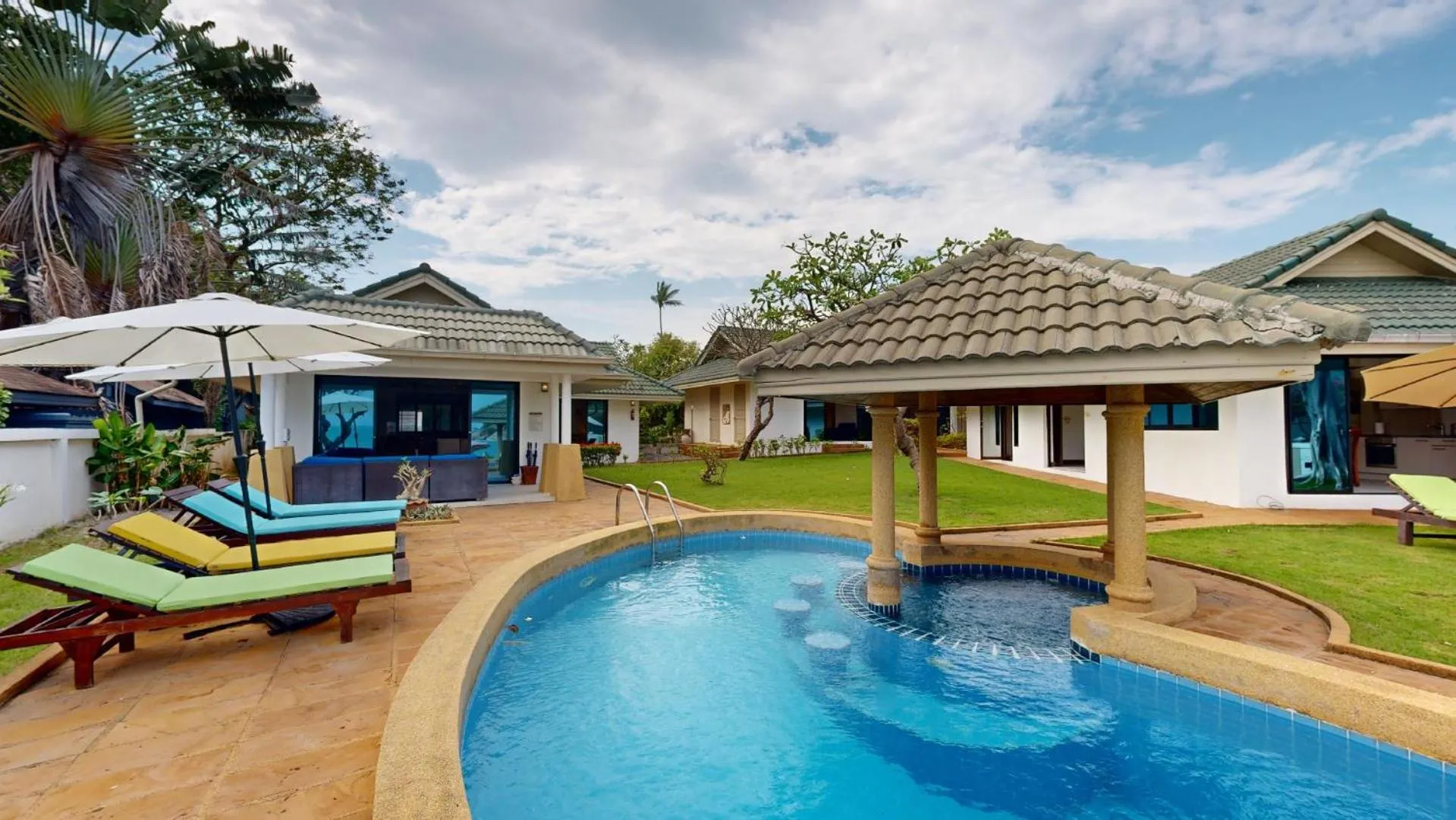 Swimming pool in Idyllic Samui Beach Villa Resort