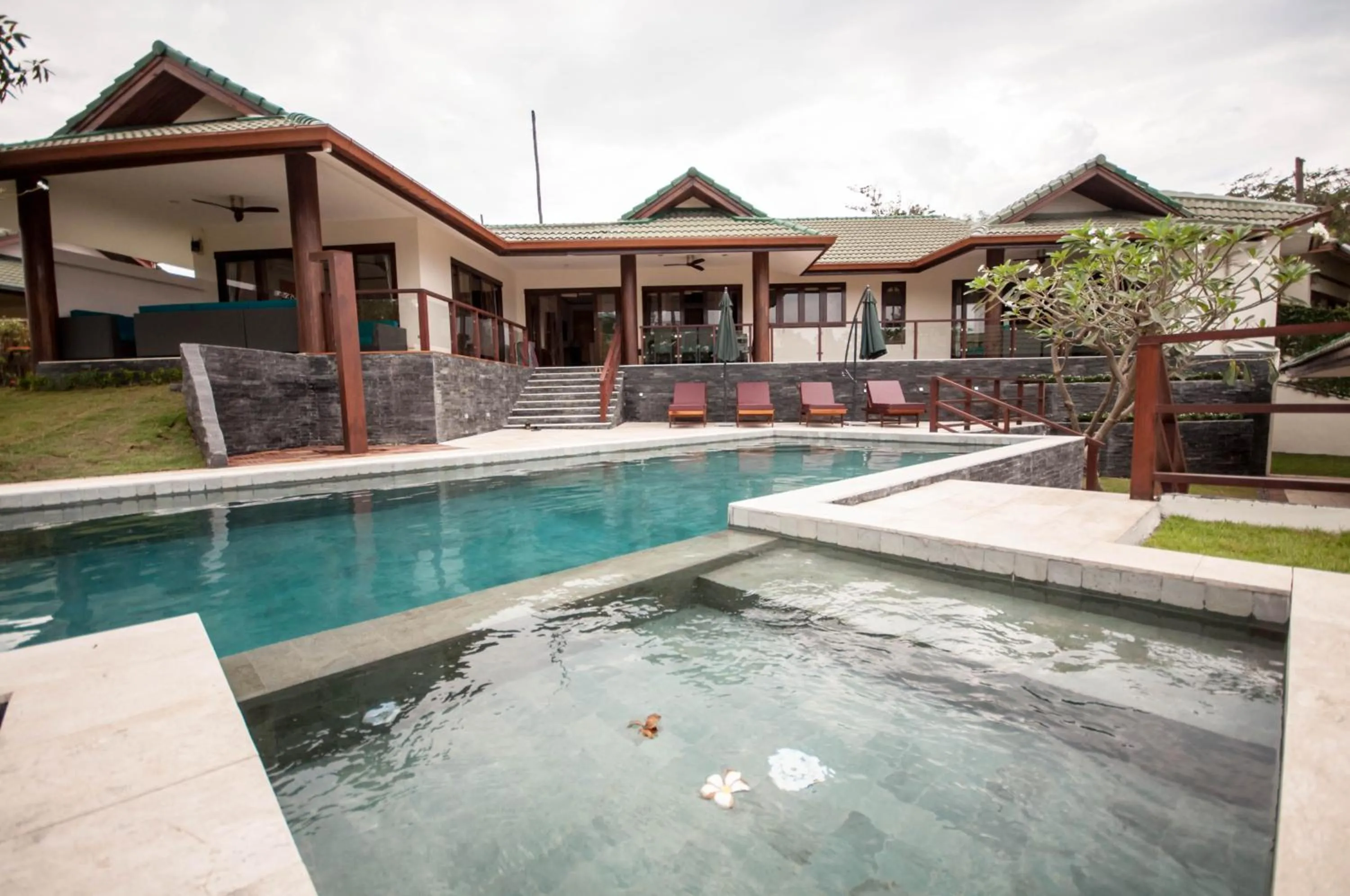 Swimming pool in Idyllic Samui Beach Villa Resort