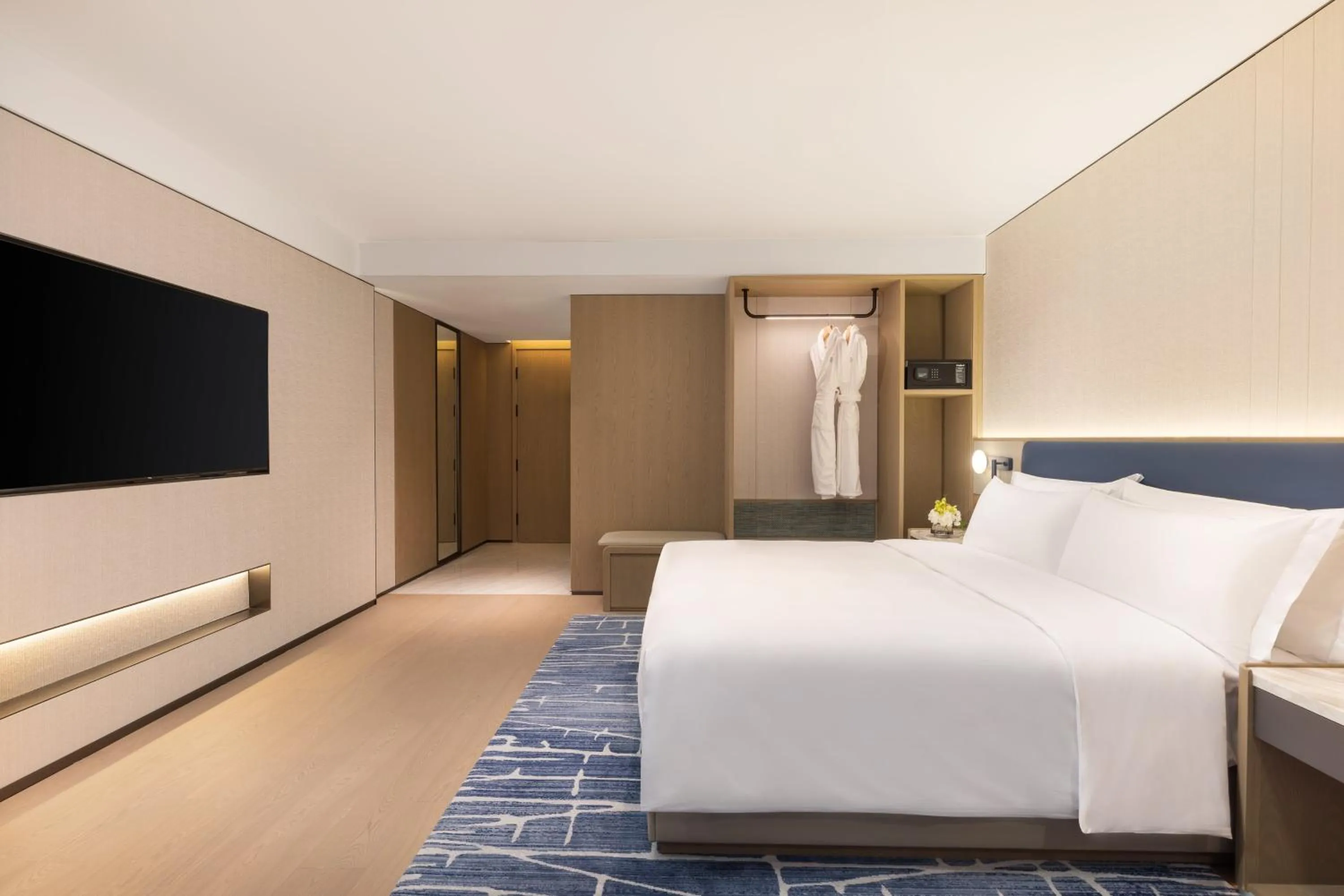 Photo of the whole room, Bed in voco Suzhou Guanqian Street by IHG