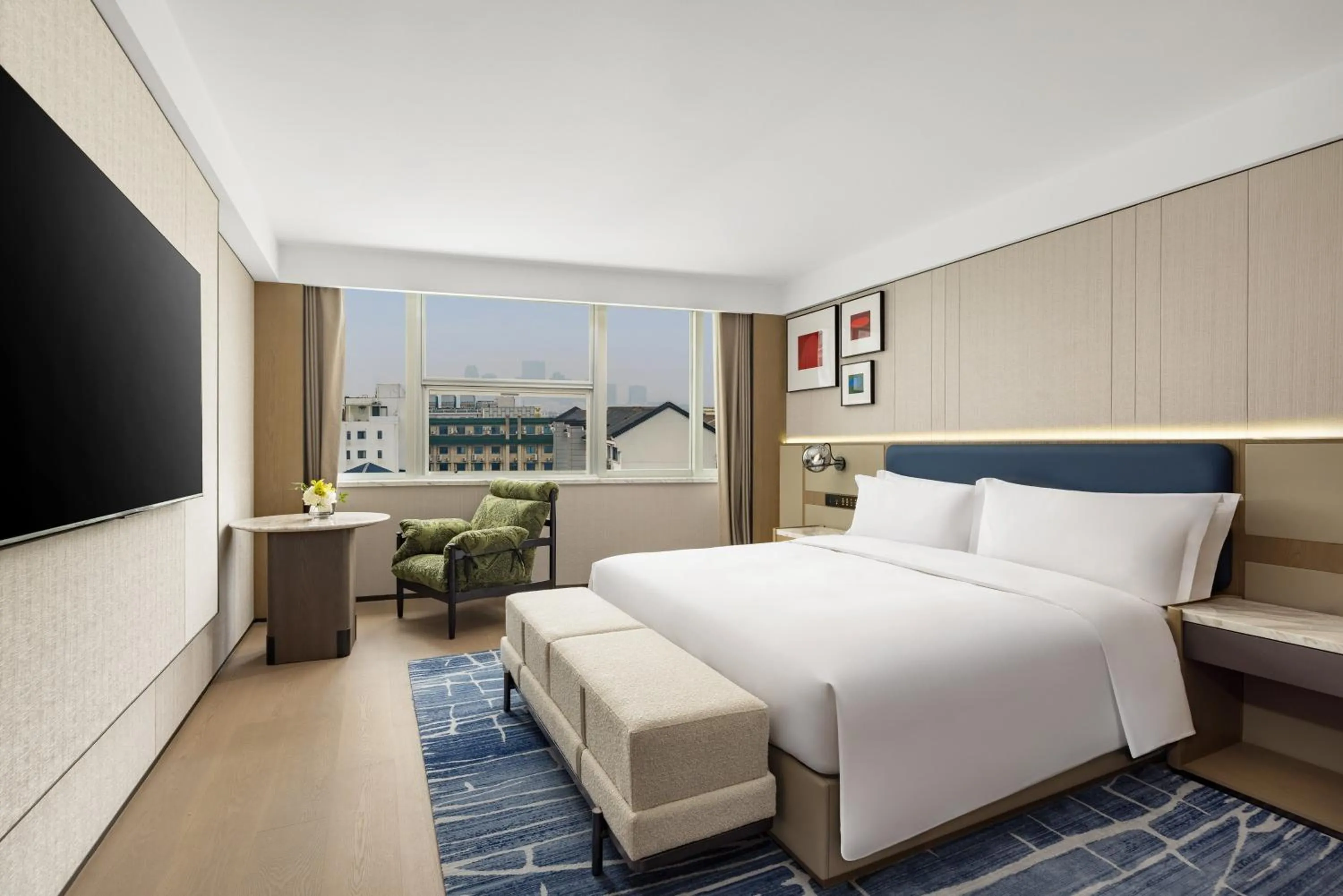 Photo of the whole room, Bed in voco Suzhou Guanqian Street by IHG