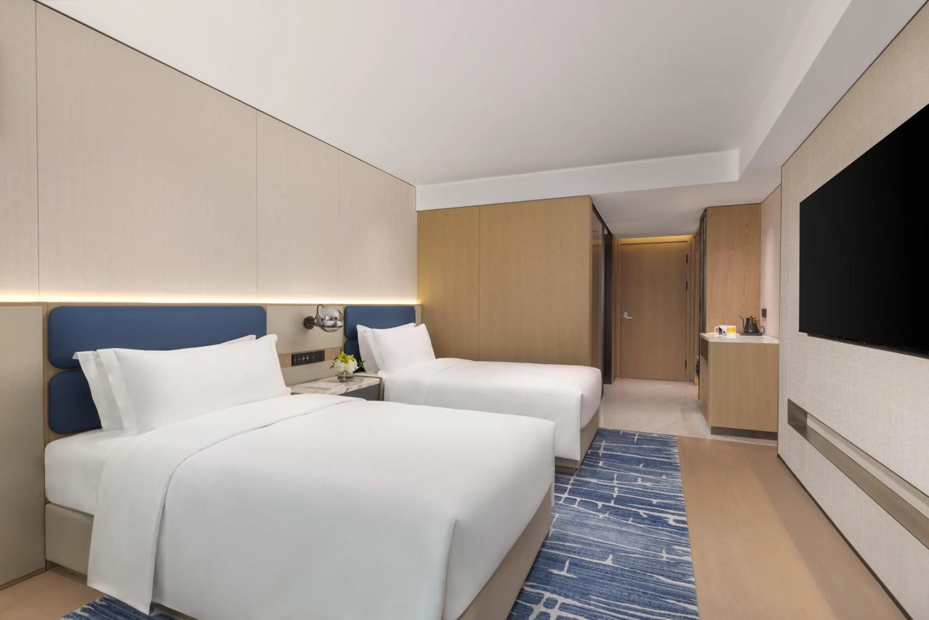 Photo of the whole room, Bed in voco Suzhou Guanqian Street by IHG