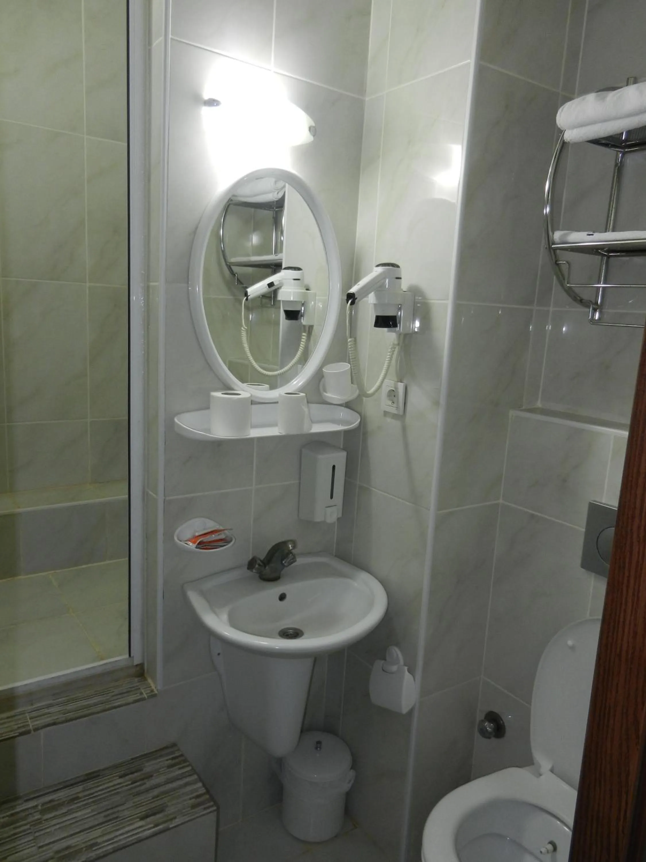 Bathroom in Cagri Hotel