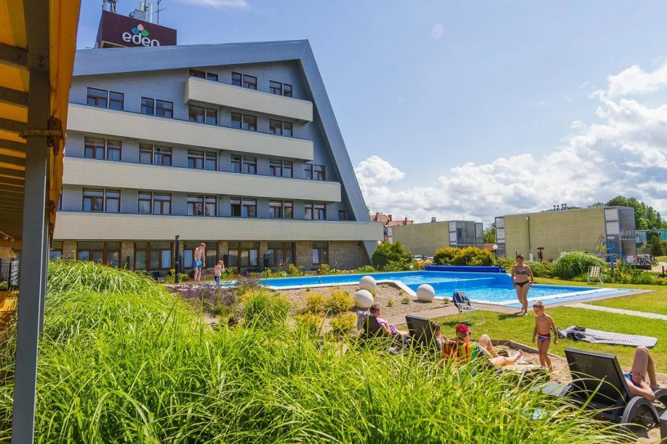 Swimming pool in Domki Holenderskie Eden Resort & Spa