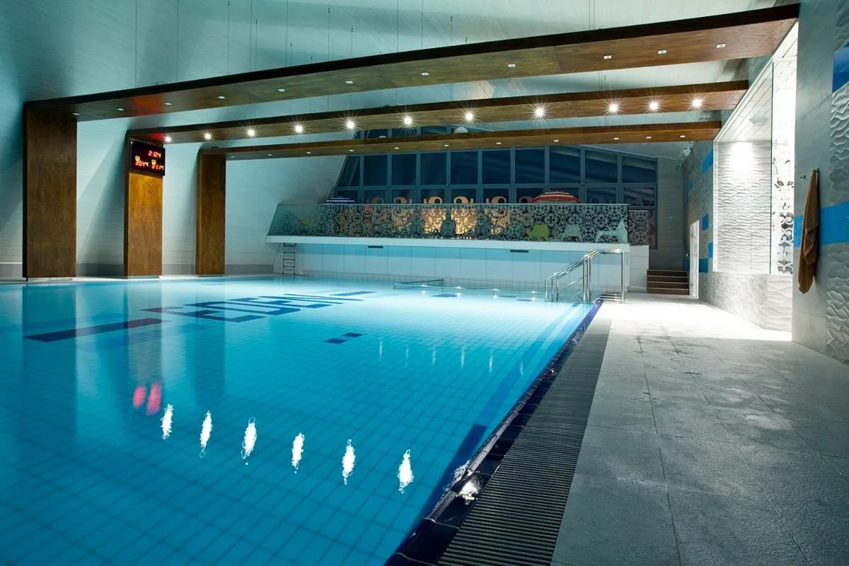 Swimming pool in Domki Holenderskie Eden Resort & Spa