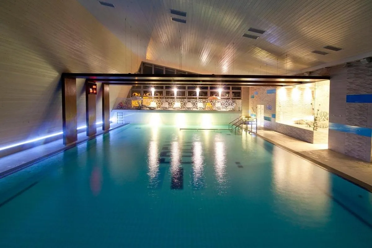 Swimming pool in Domki Holenderskie Eden Resort & Spa