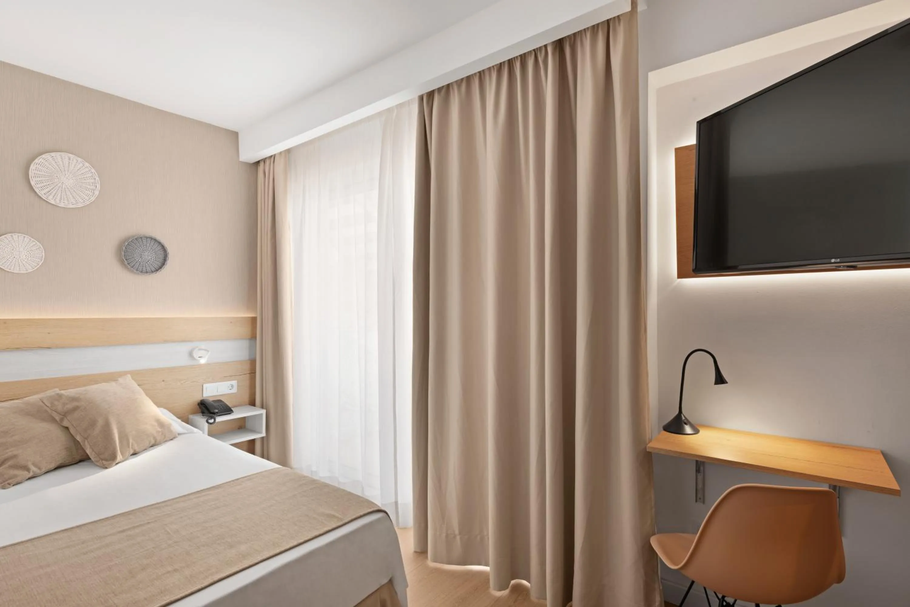 Bed in Hotel Sant Jordi