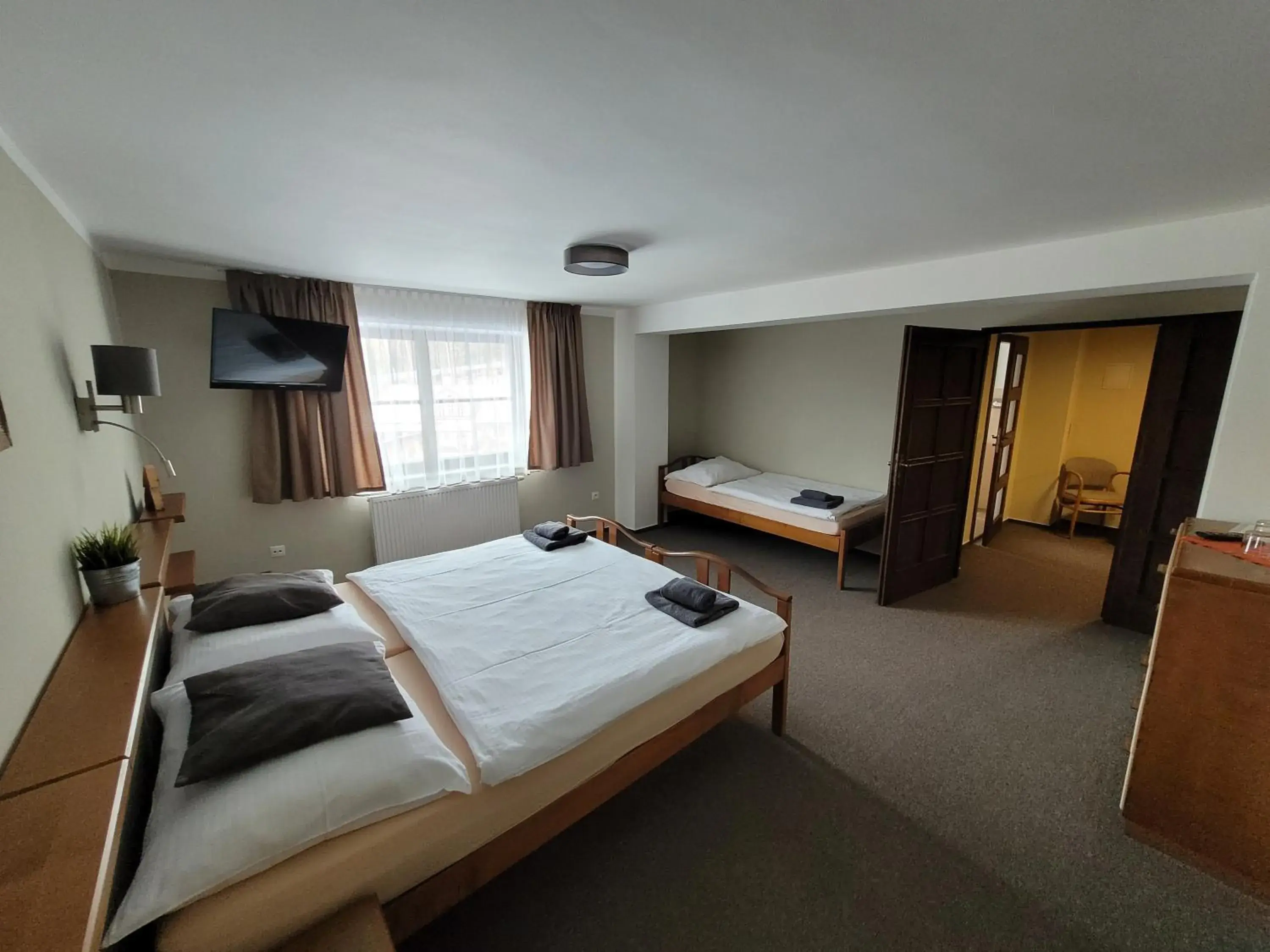 Comfort Triple Room in Hotel STARÝ MLÝN Comfort Triple Room in Hotel STARÝ MLÝN