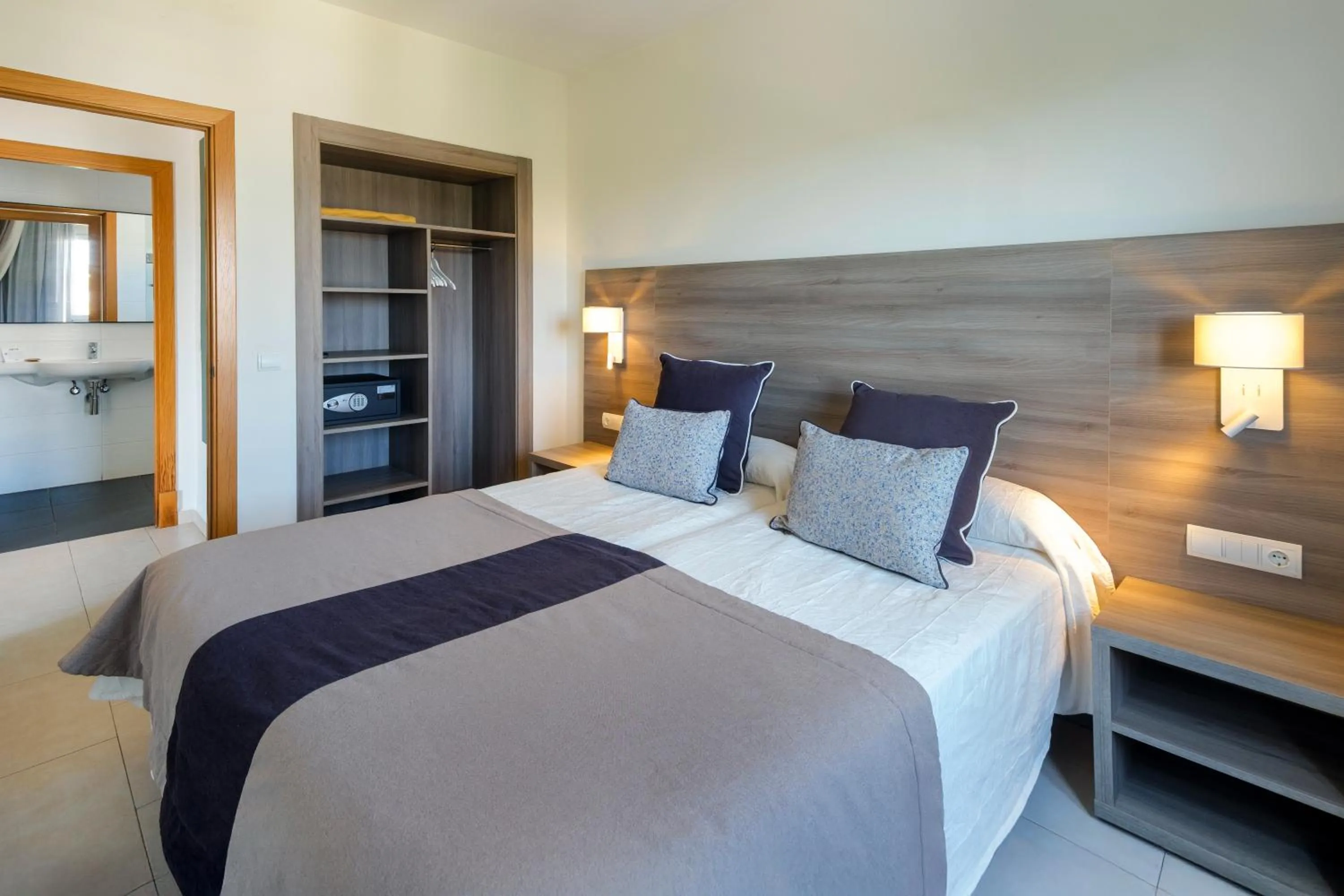 Bedroom, Bed in Cabot Tres Torres Apartamentos