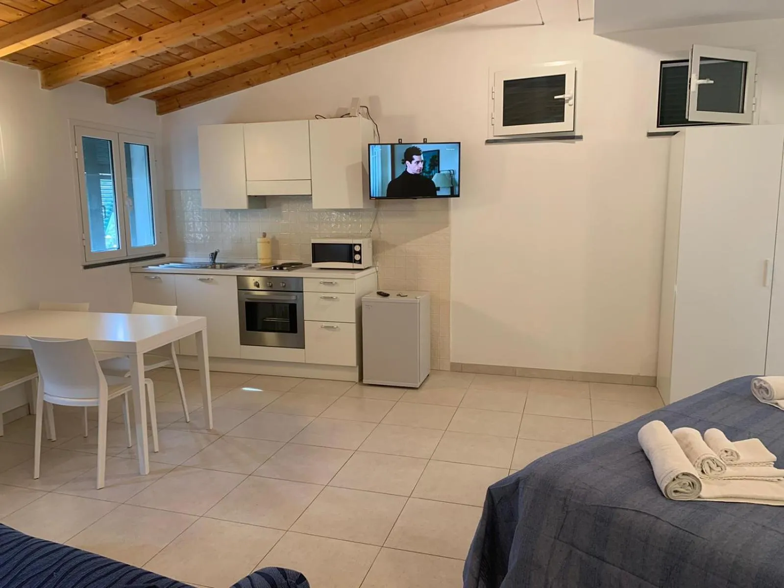 Kitchen or kitchenette, Bed in Hotel Villa Argentina
