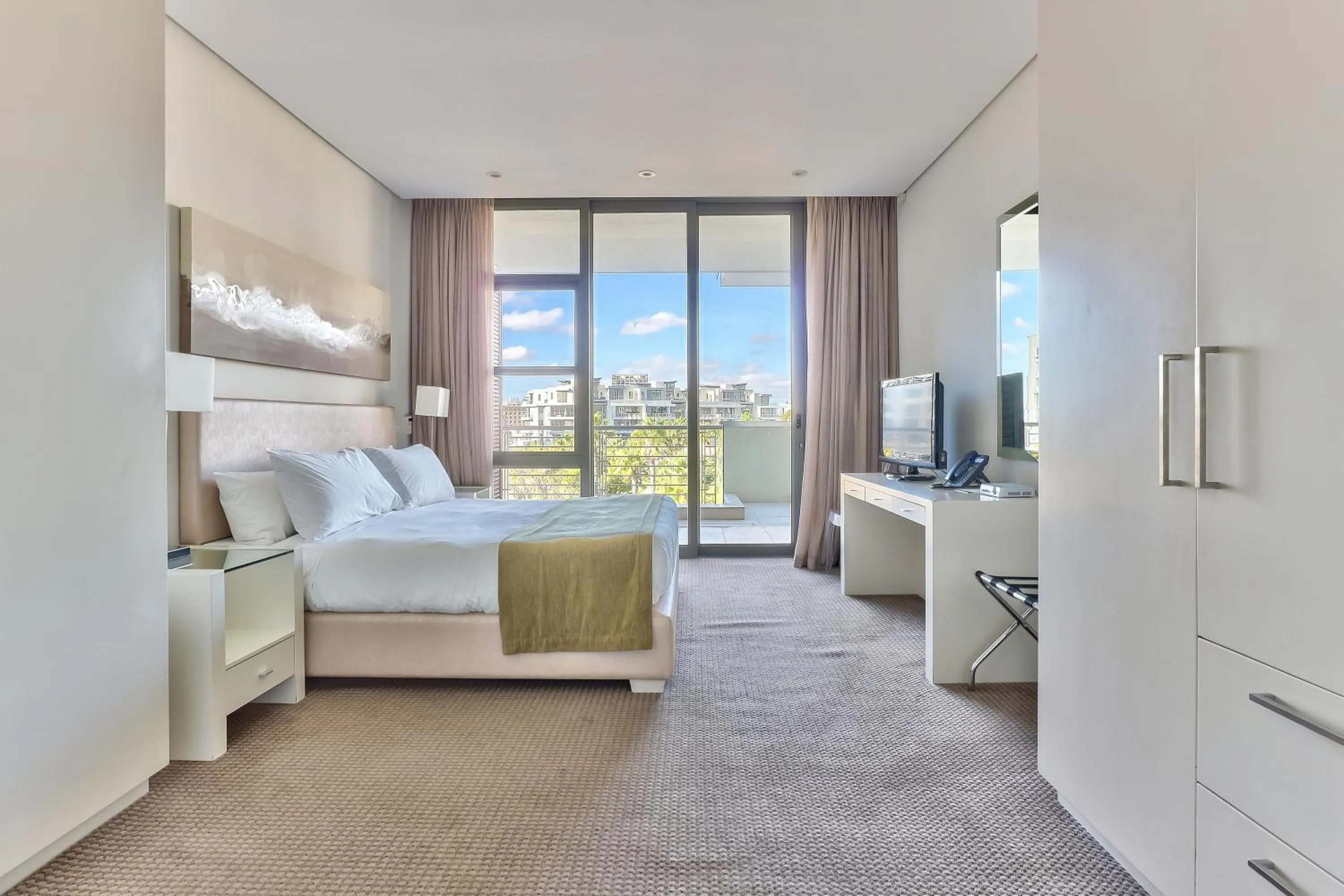 Bedroom, Bed in Lawhill Luxury Apartments - V & A Waterfront