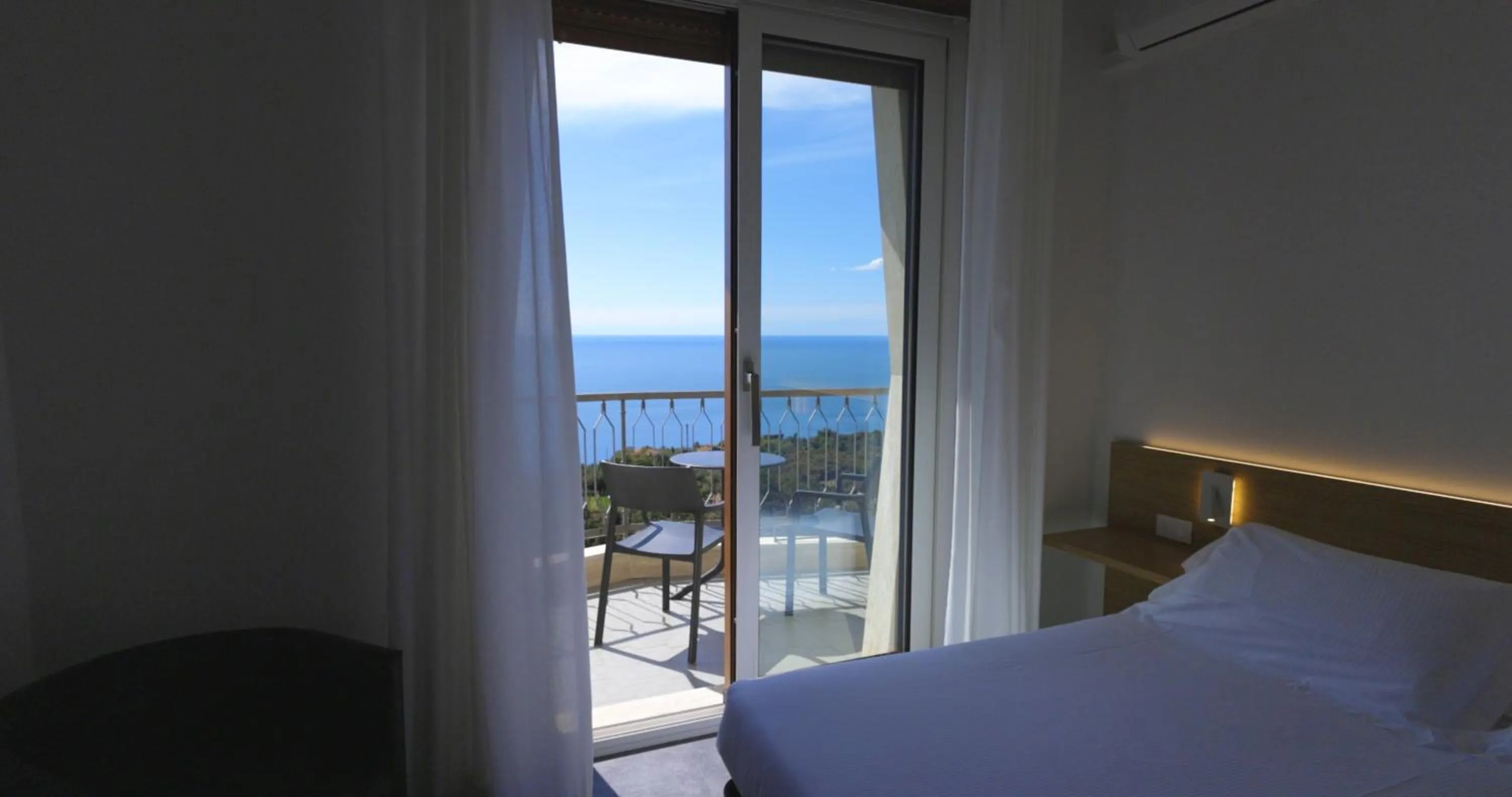 Sea view, Bed in Hotel Due Gemelli