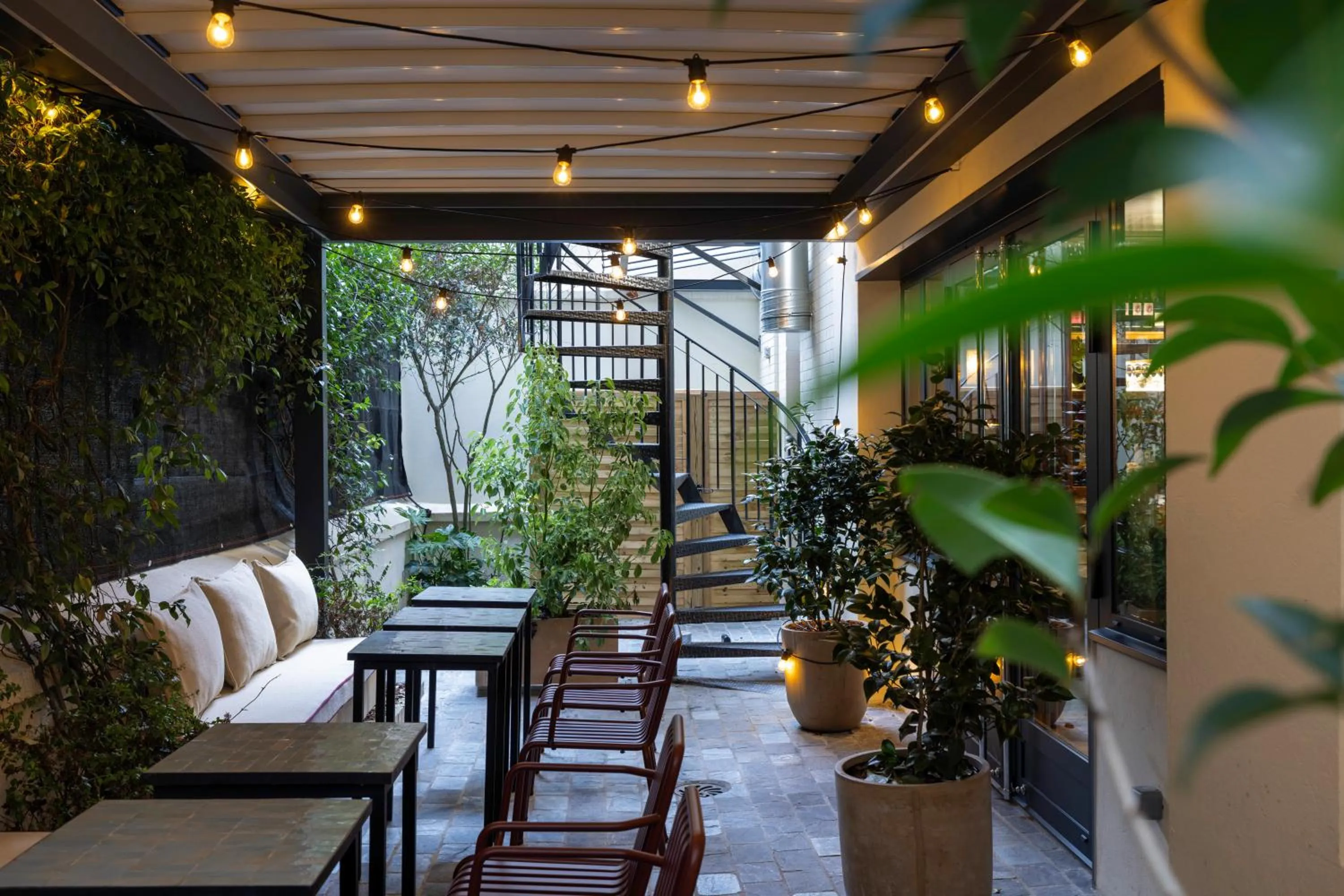 Patio in Hôtel La Conversation