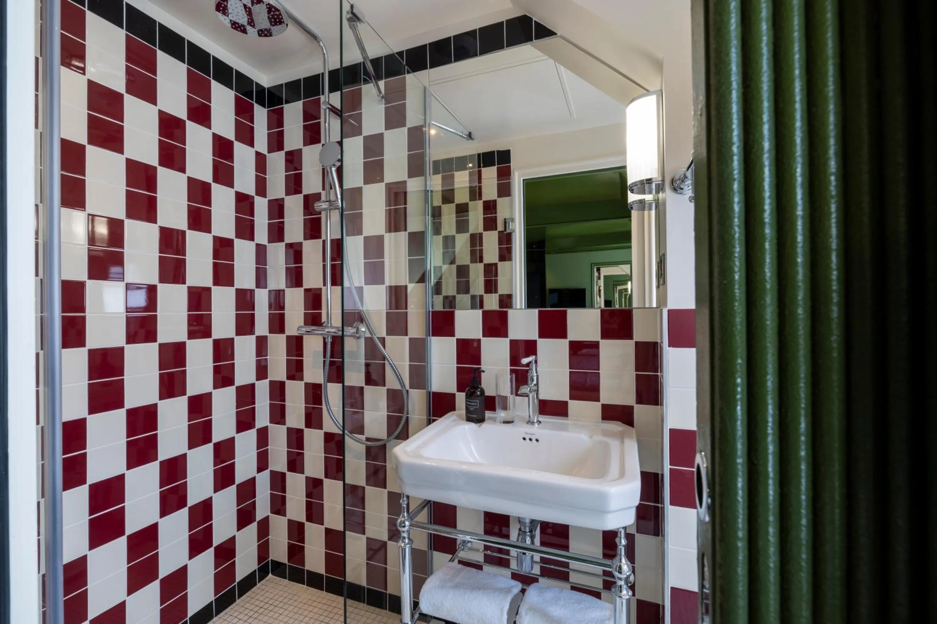 Shower in Hôtel La Conversation