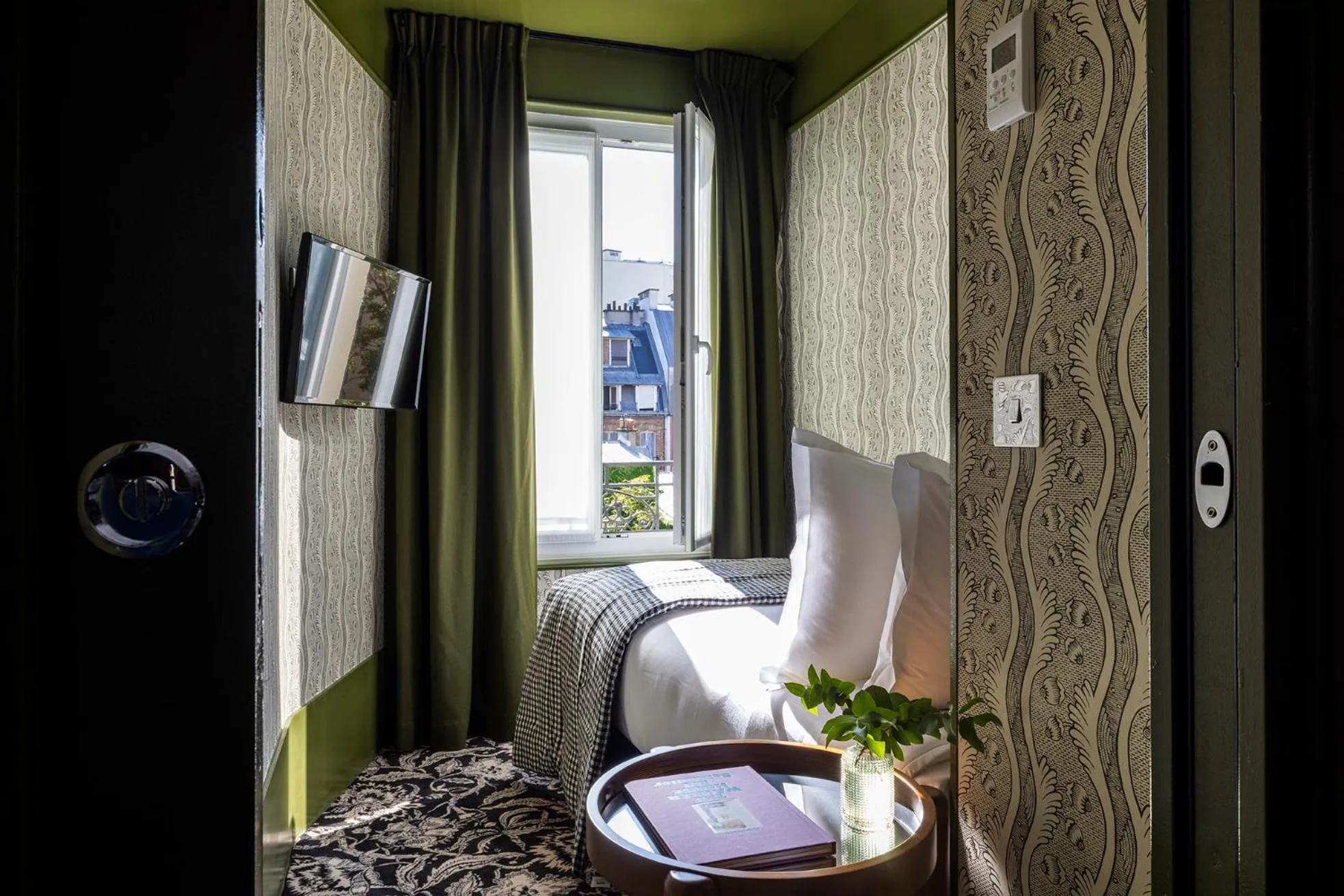 Bedroom in Hôtel La Conversation