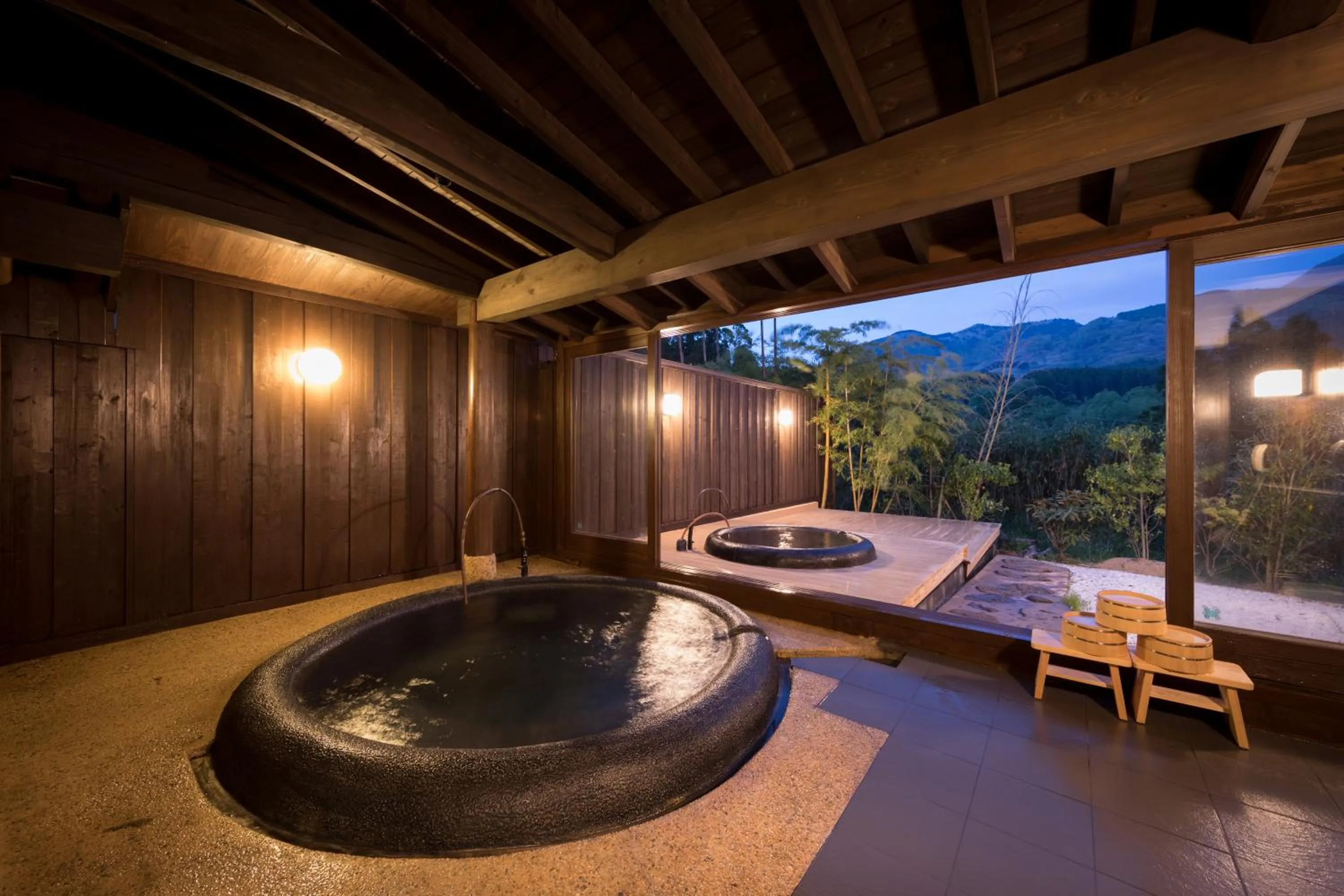 Hot Spring Bath in Ikkoten