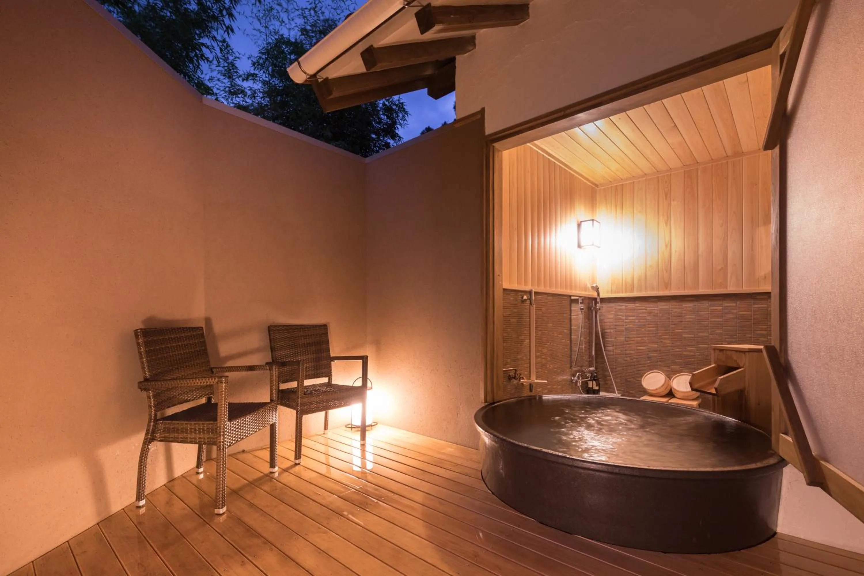 Hot Spring Bath in Ikkoten