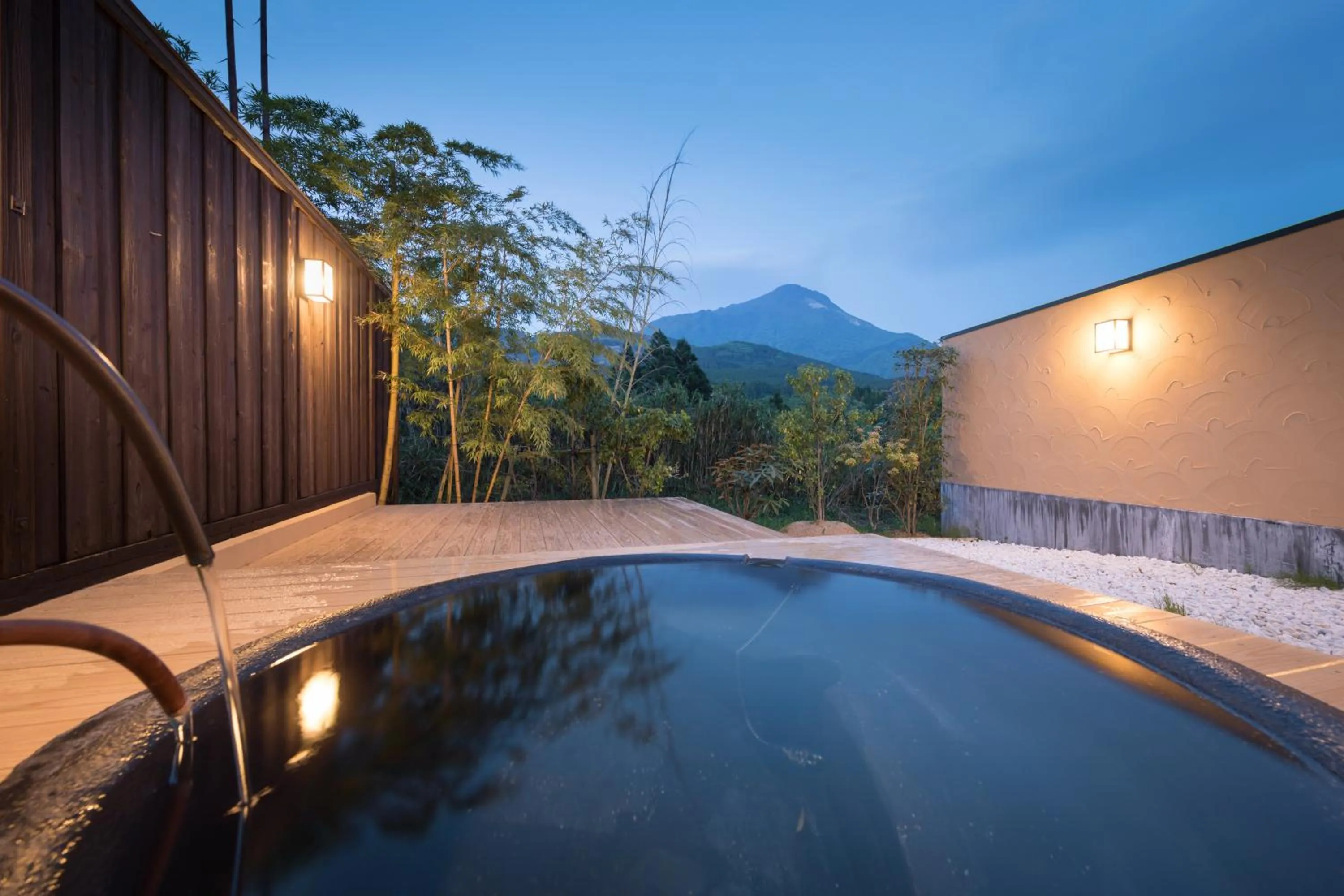 Hot Spring Bath in Ikkoten