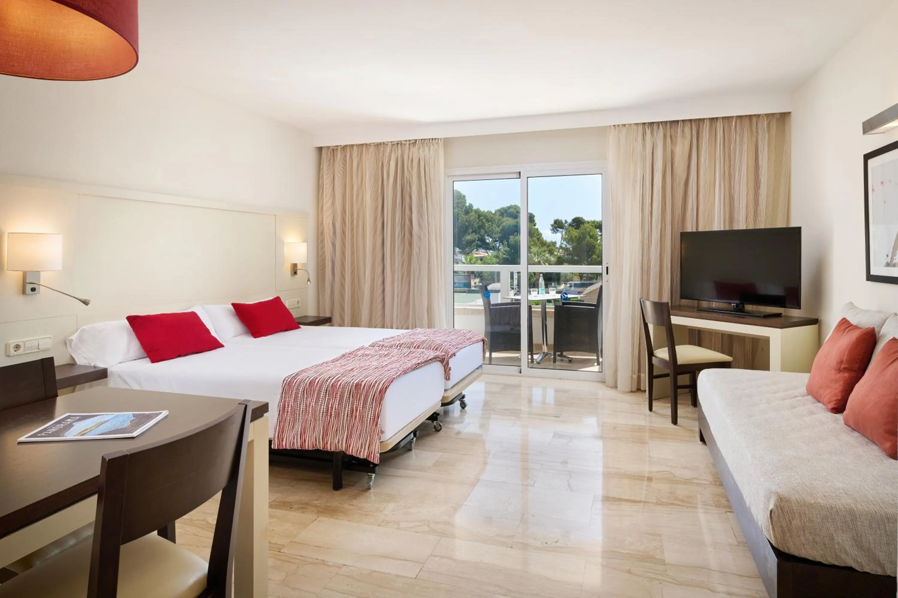 Photo of the whole room, Bed in Grupotel Alcudia Suite