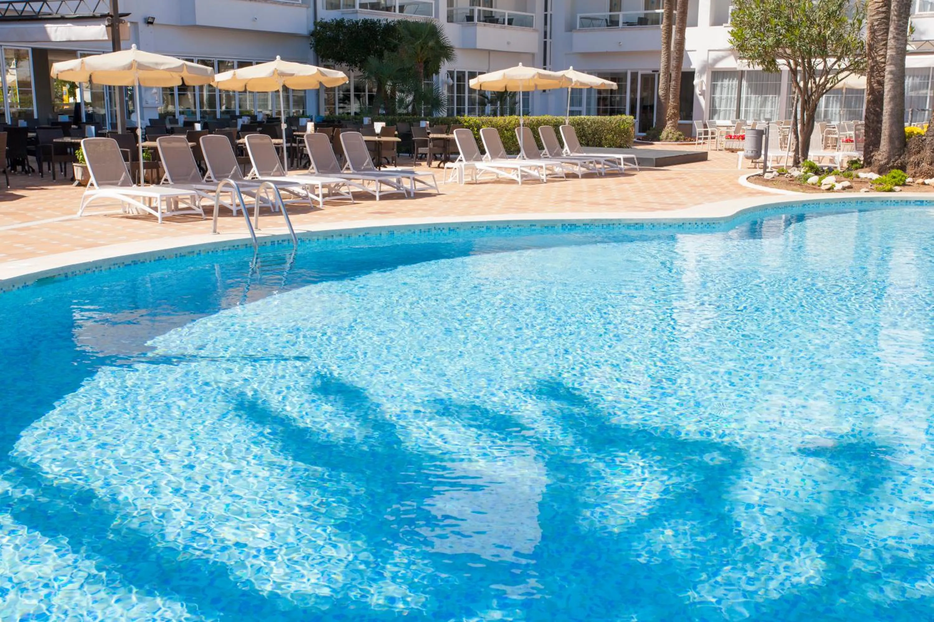 Swimming pool in Grupotel Alcudia Suite