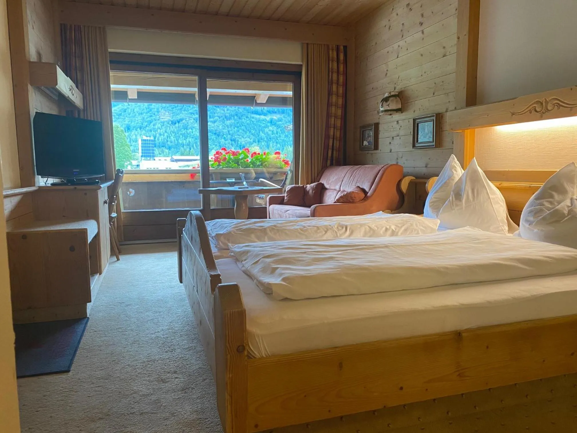 Bedroom, Bed in Landhotel Strasserwirt