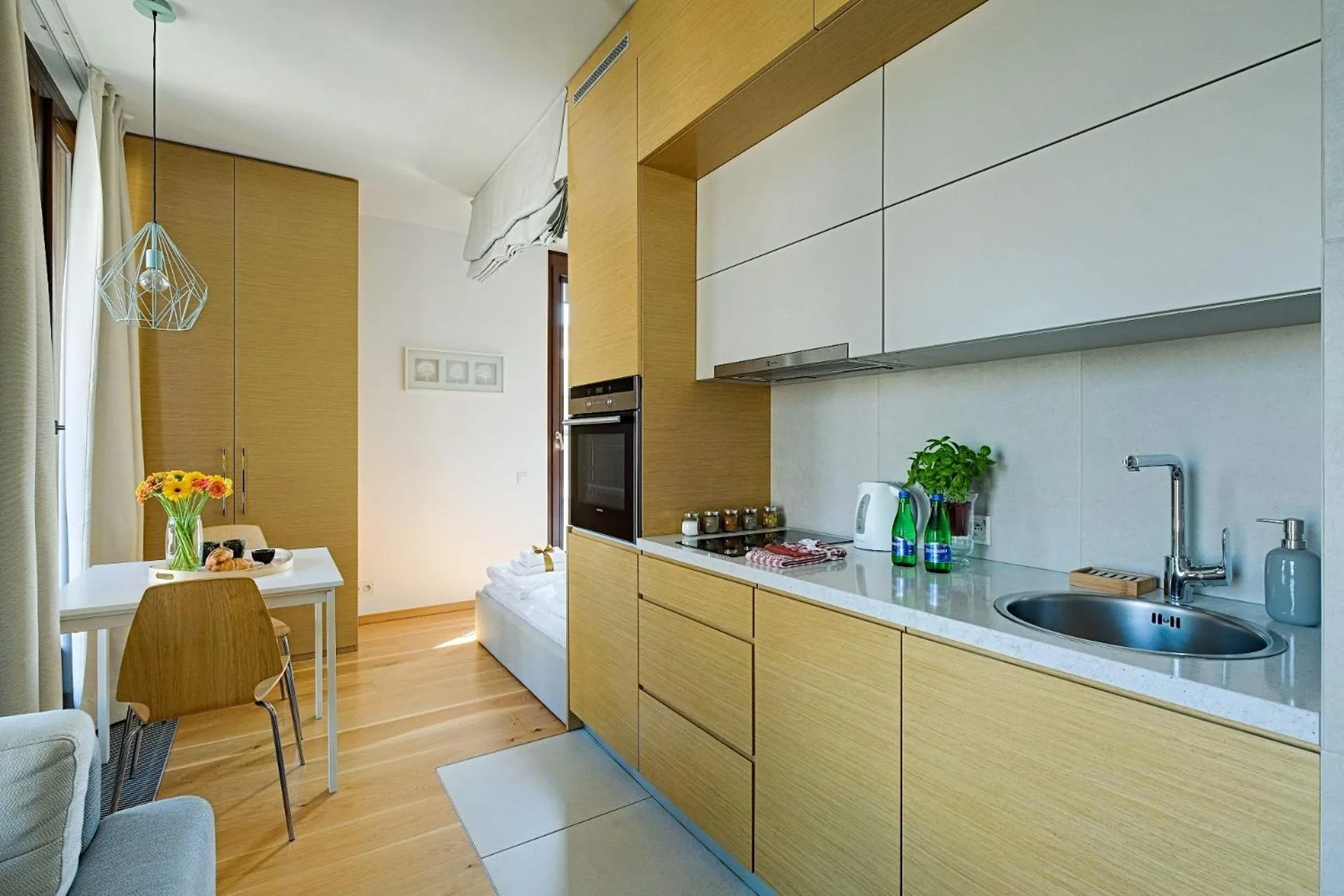 Kitchen or kitchenette in ApartHotel Kolejowa Apartamenty