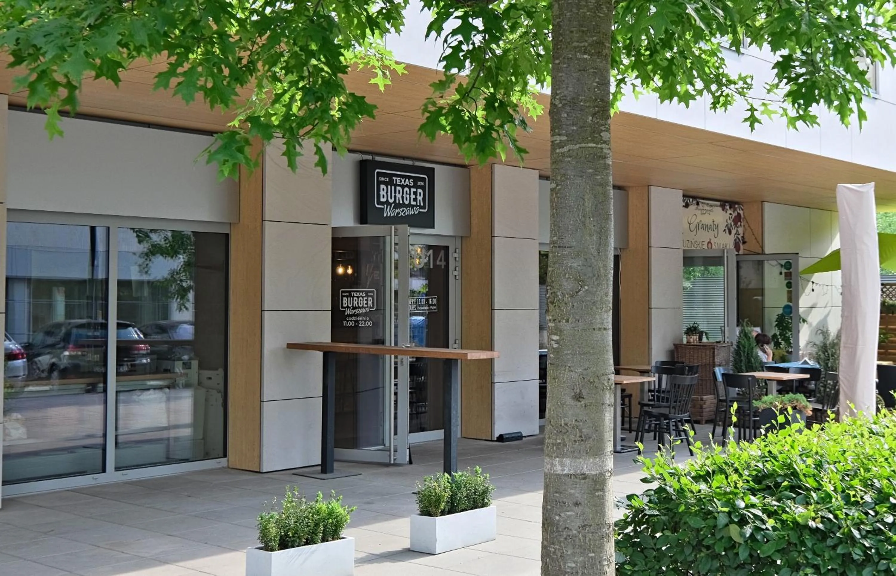 Restaurant/places to eat in ApartHotel Kolejowa Apartamenty