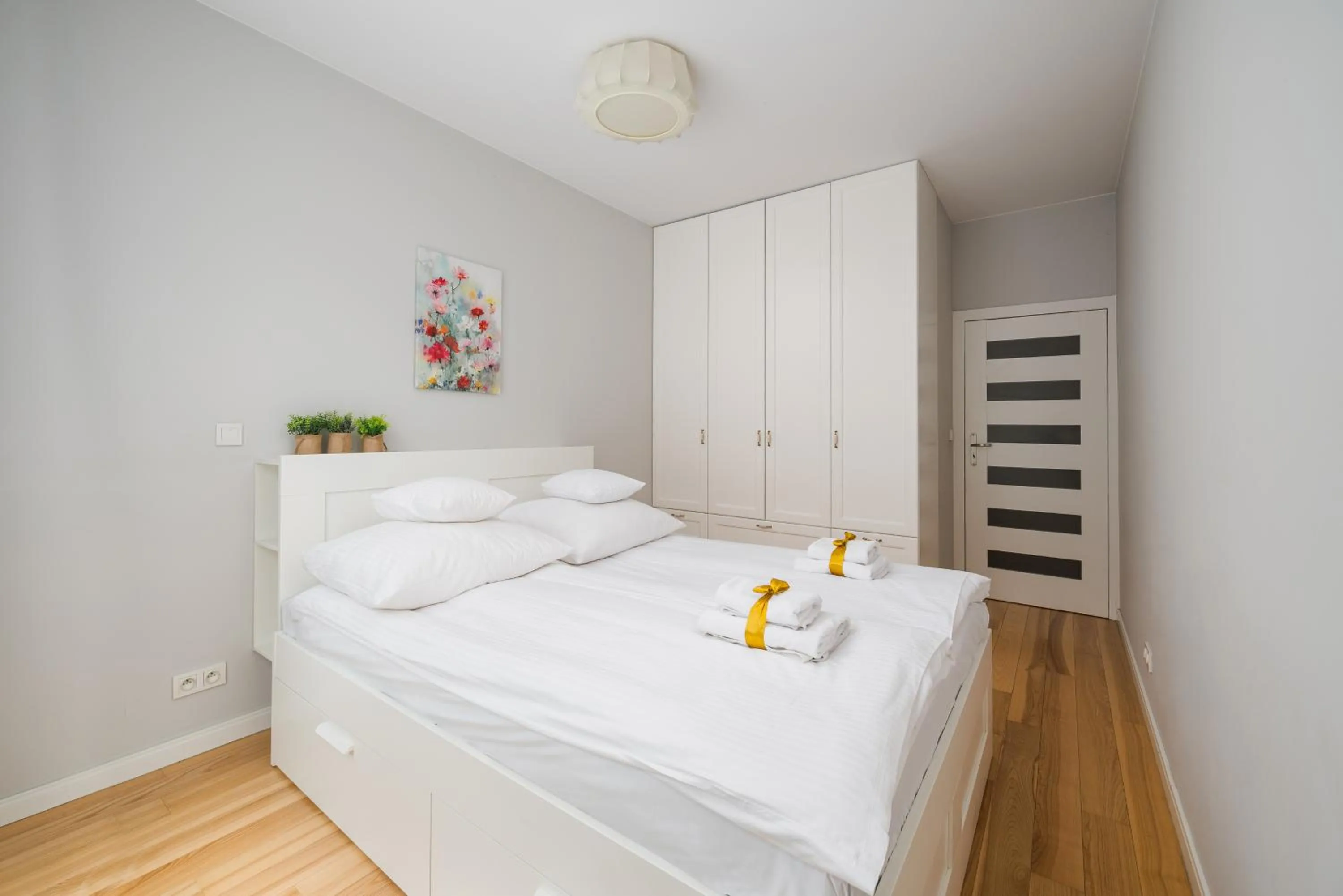 Bedroom, Bed in ApartHotel Kolejowa Apartamenty