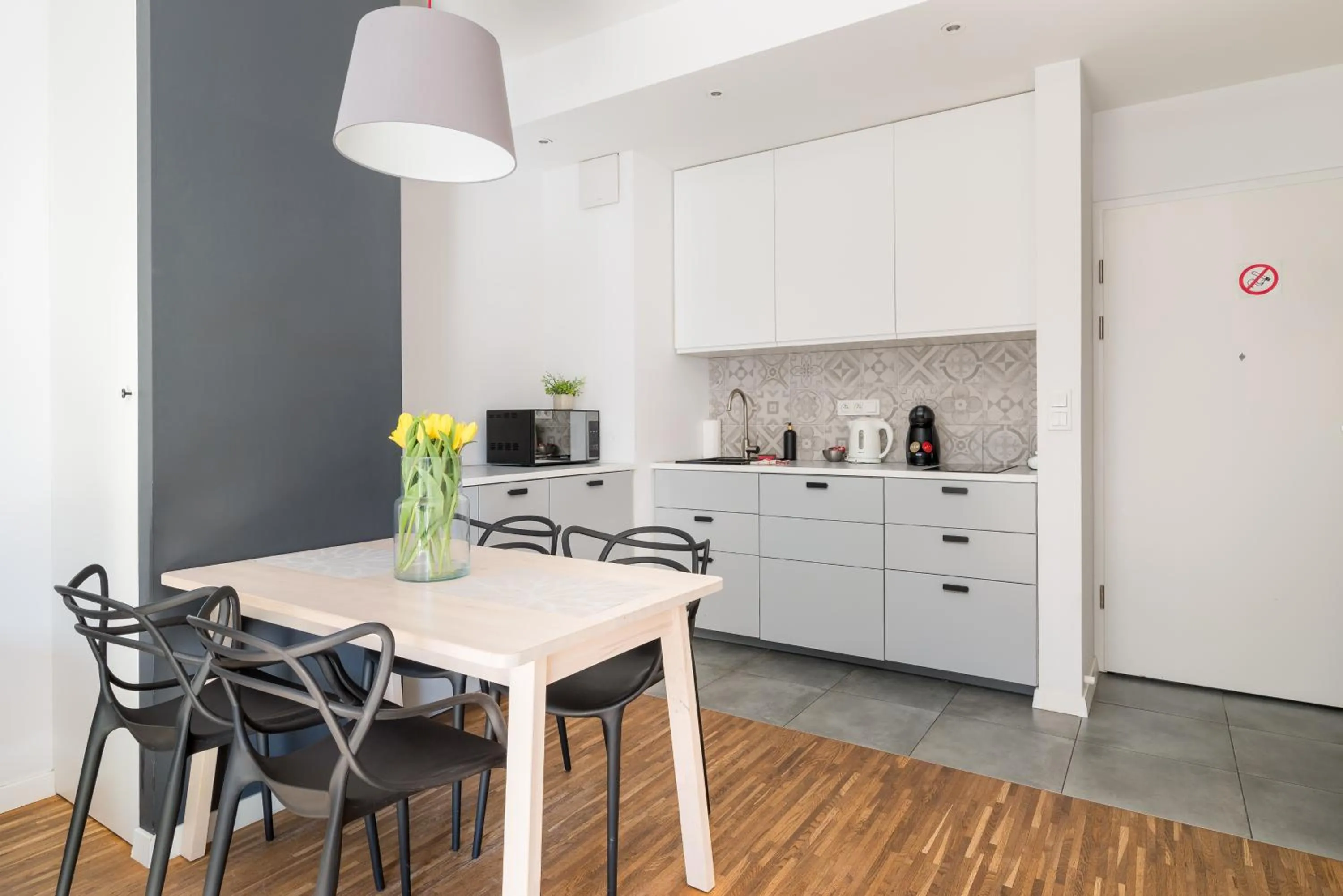 Kitchen or kitchenette in ApartHotel Kolejowa Apartamenty