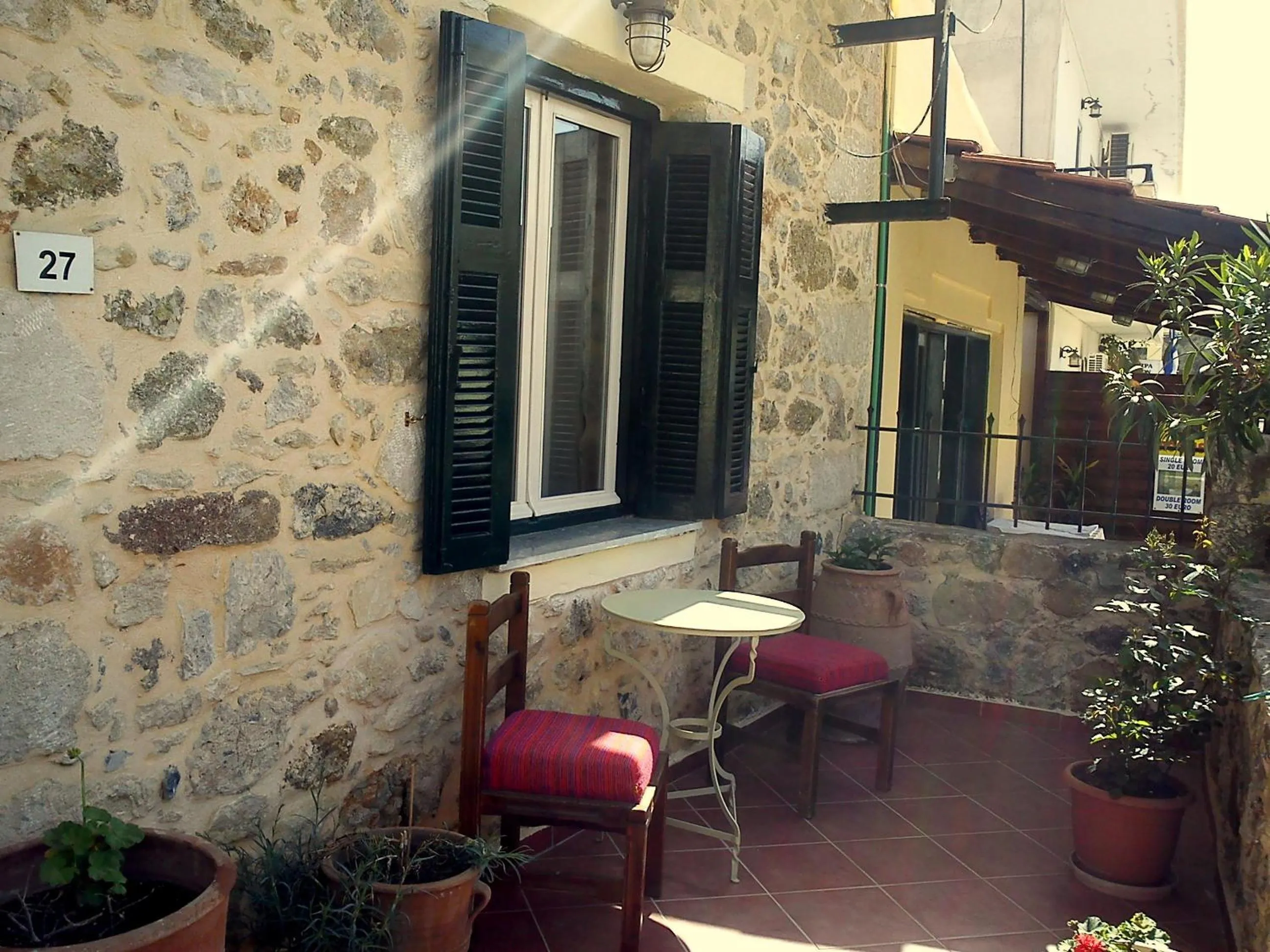 Facade/entrance in Hariklia Rent Rooms