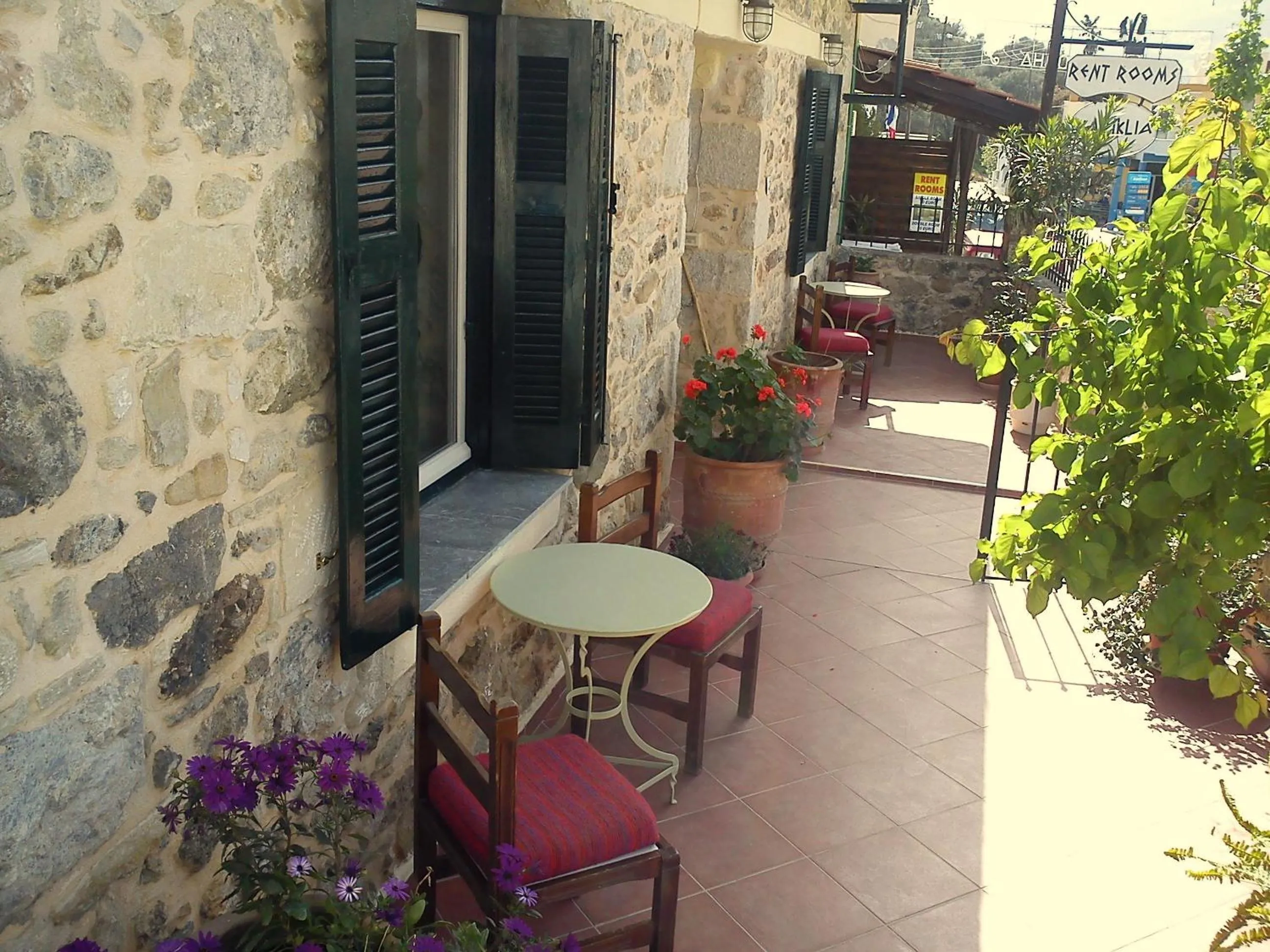 Facade/entrance in Hariklia Rent Rooms