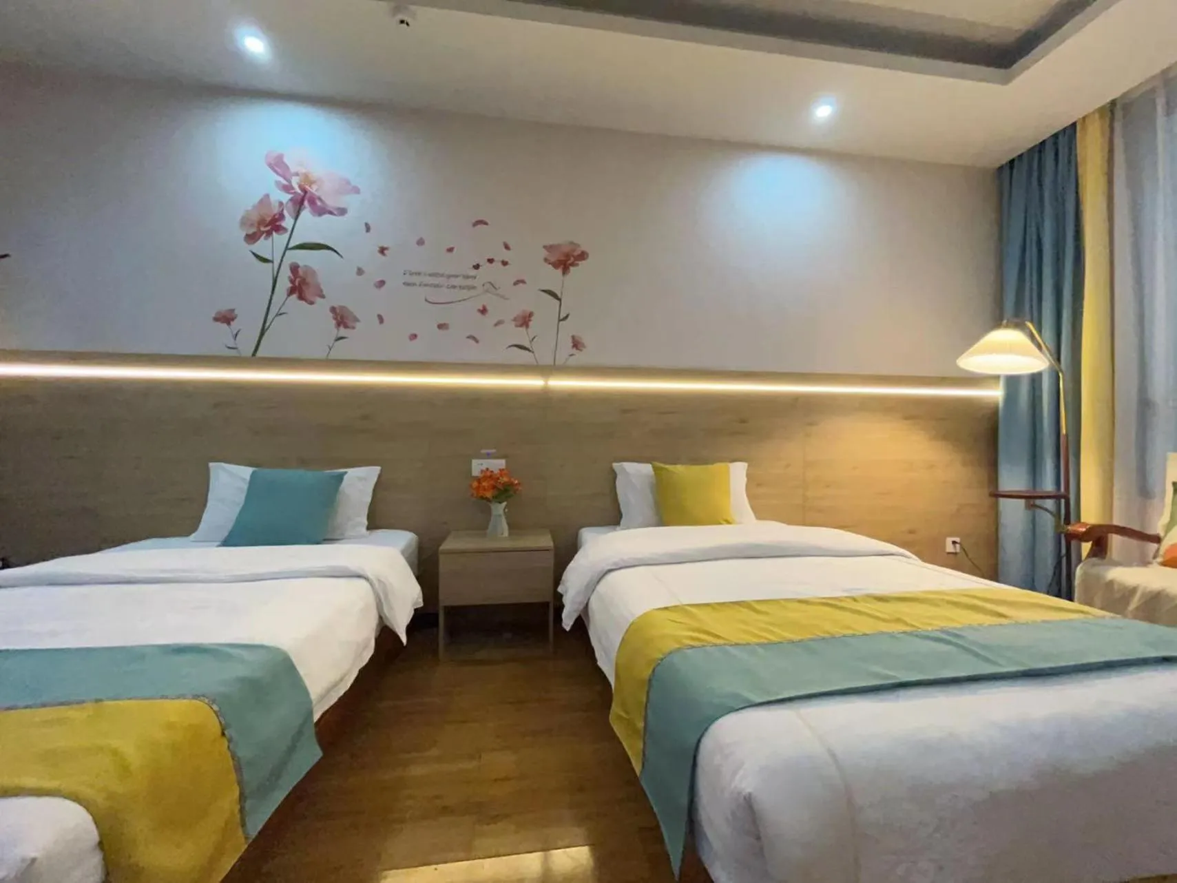 Bed in Emeishan Hongzhao Hotel