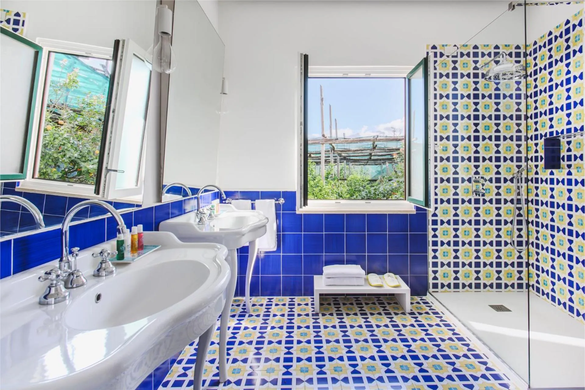 Bathroom in Relais Correale Rooms & Garden