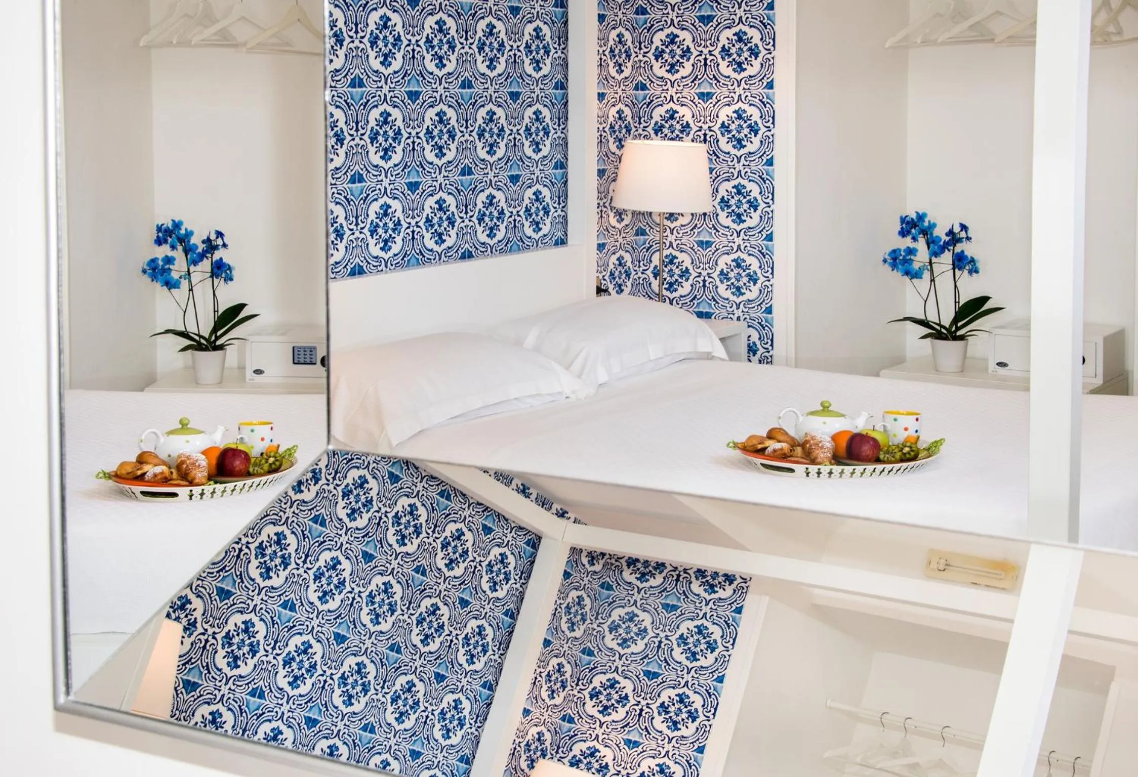 Decorative detail, Bed in Relais Correale Rooms & Garden