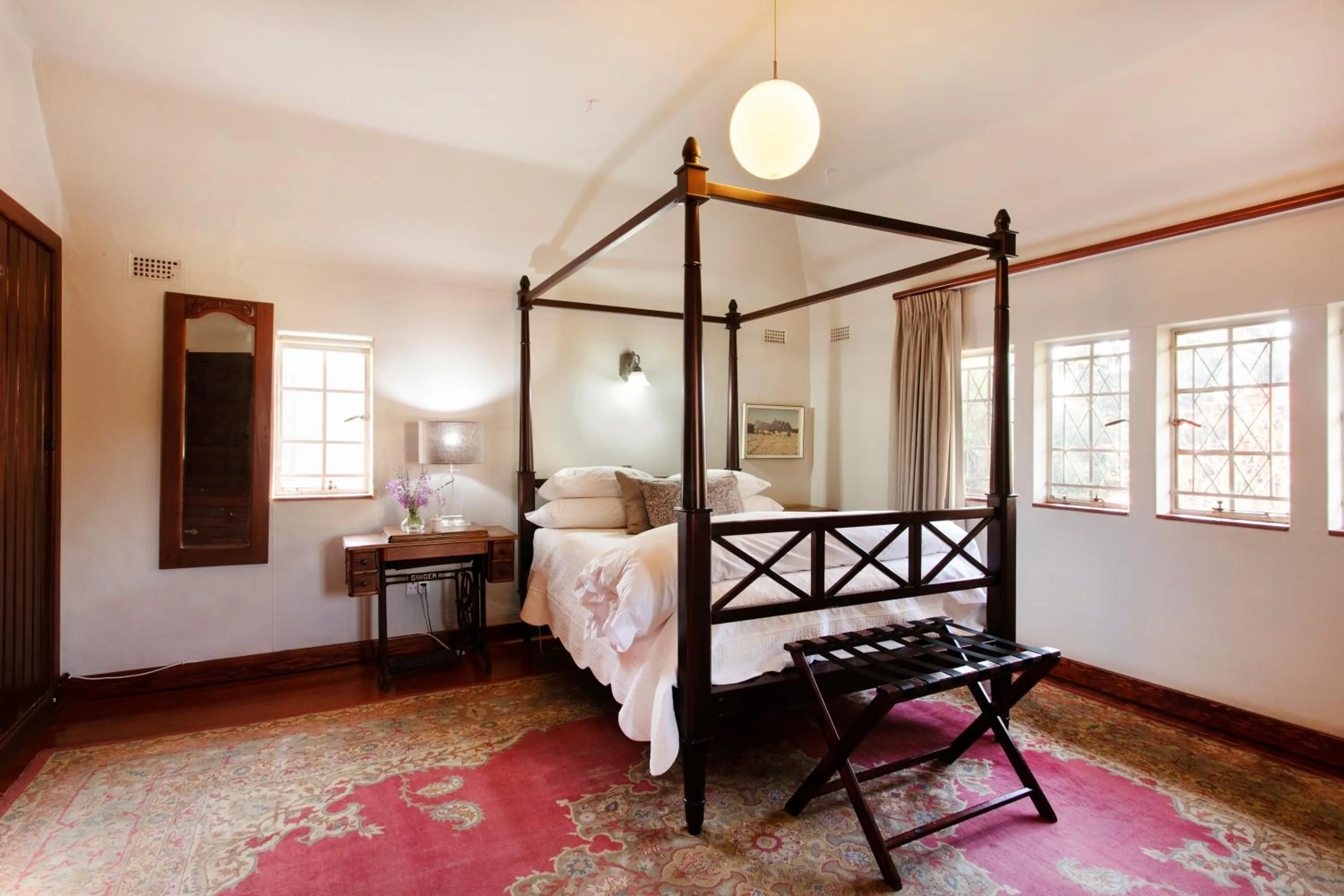 Bedroom, Bed in Brooklyn Manor