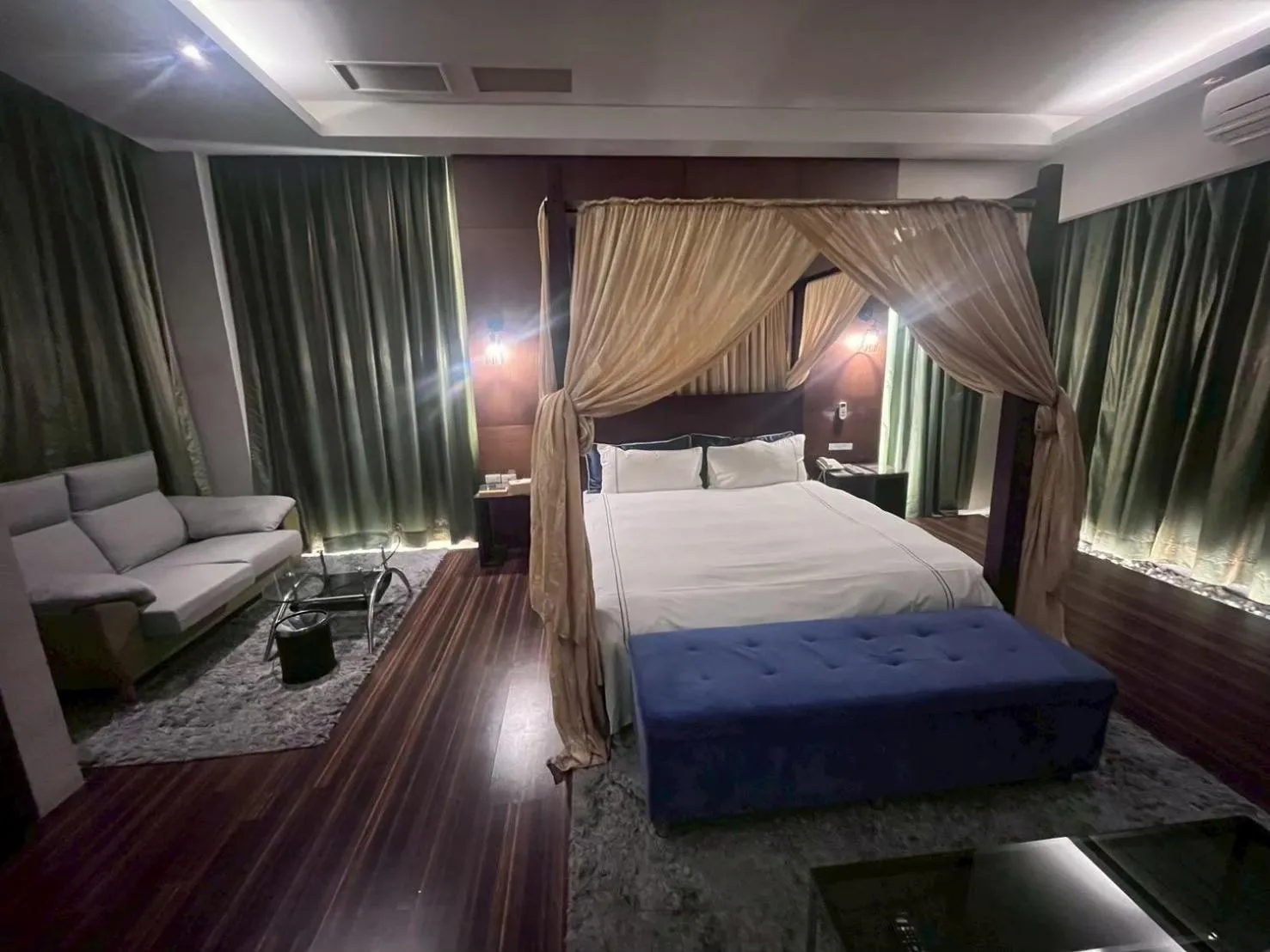 Bed in Her Home Spa Motel Chiayi