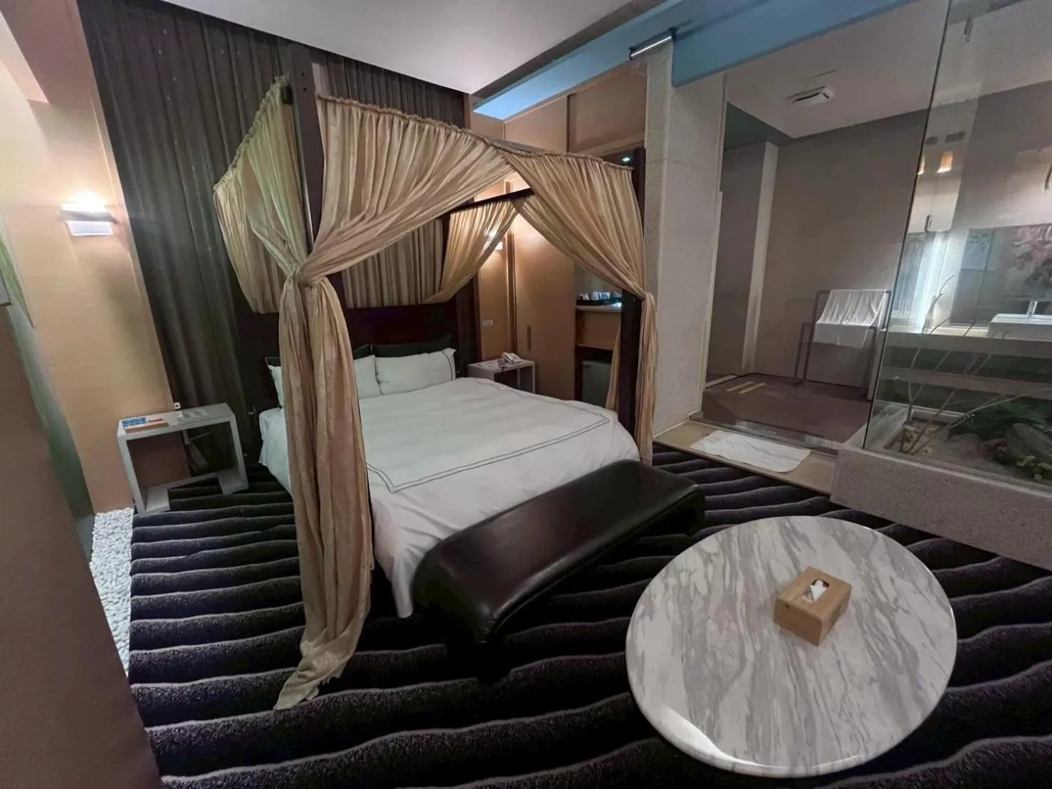 Bed in Her Home Spa Motel Chiayi
