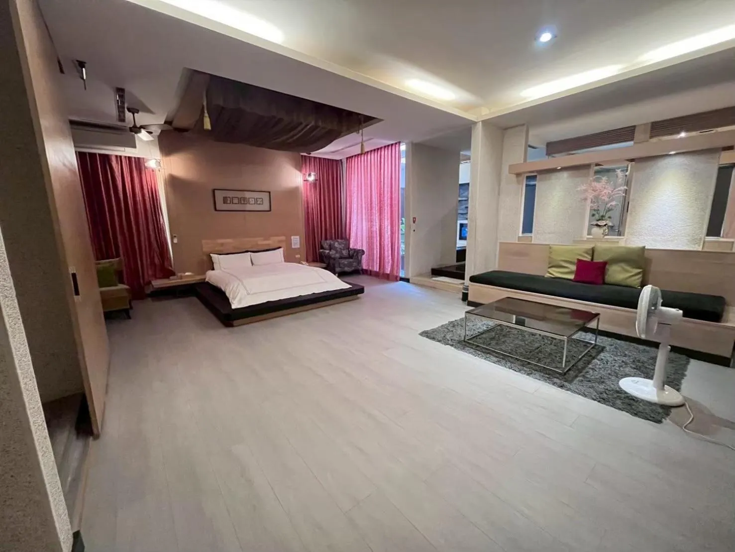 Bed in Her Home Spa Motel Chiayi