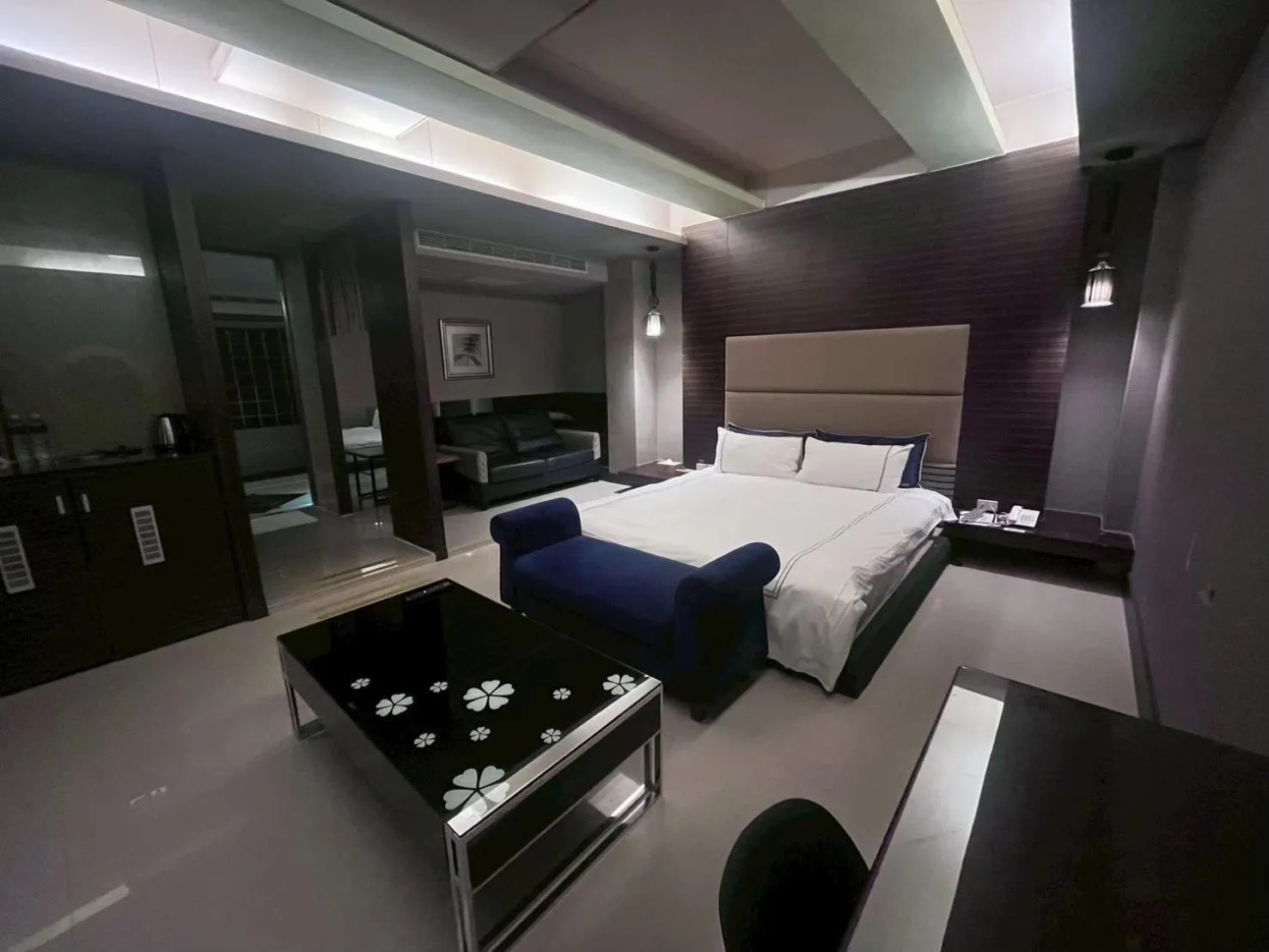 Bed in Her Home Spa Motel Chiayi