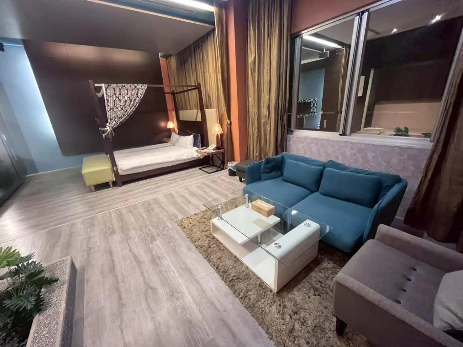 Bed in Her Home Spa Motel Chiayi